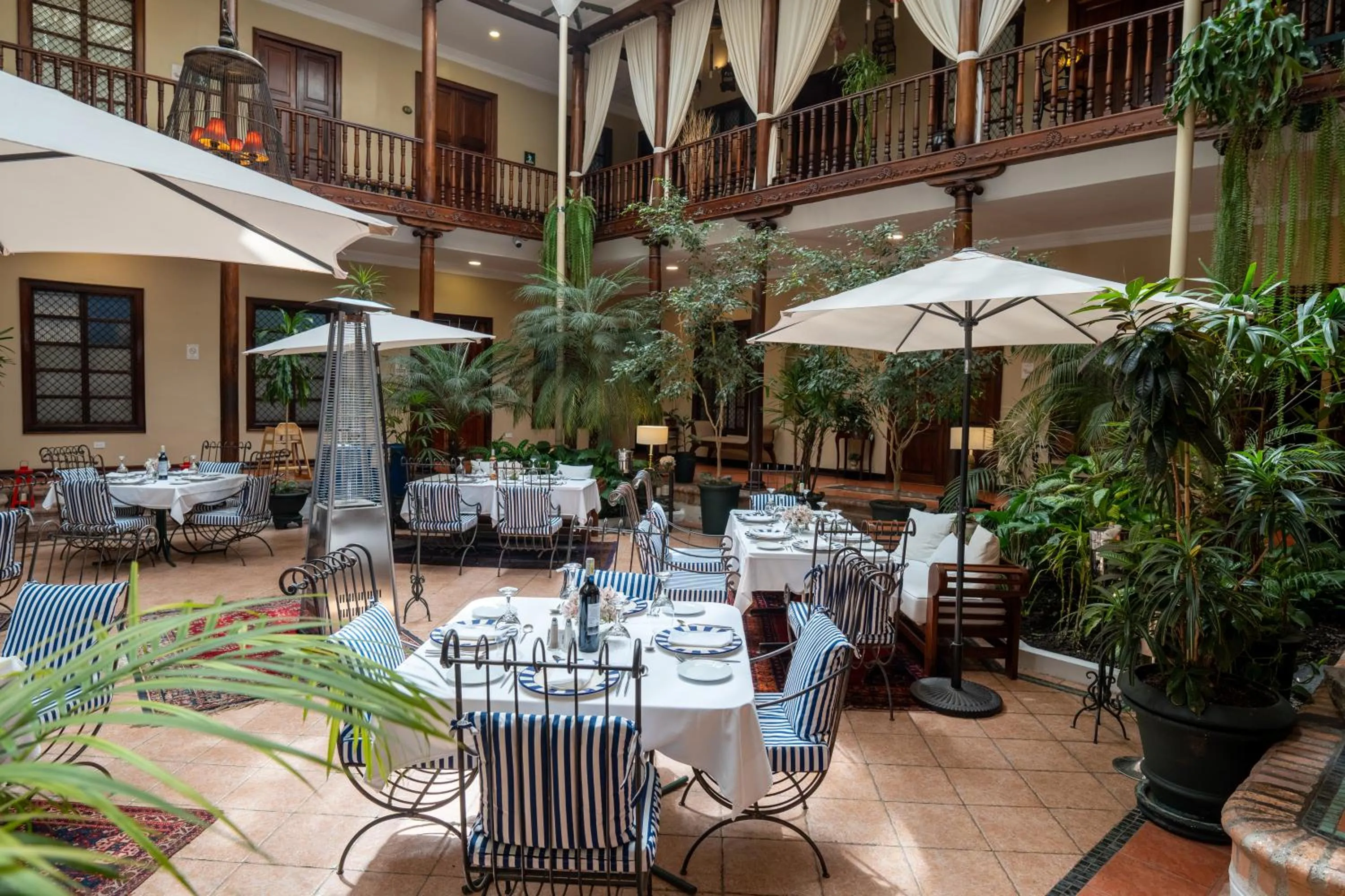 Restaurant/places to eat in Hotel Boutique Santa Lucia