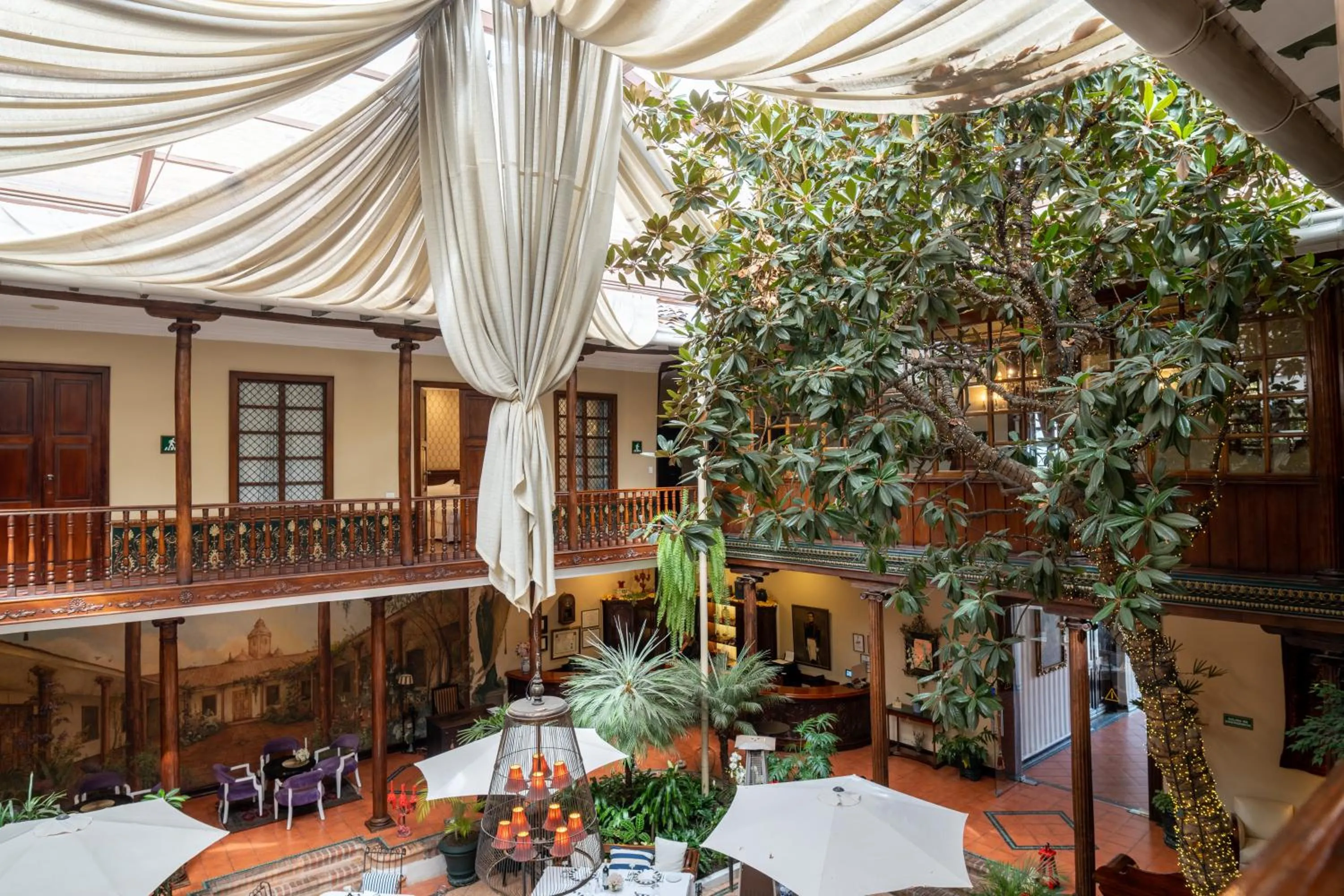 Restaurant/places to eat in Hotel Boutique Santa Lucia