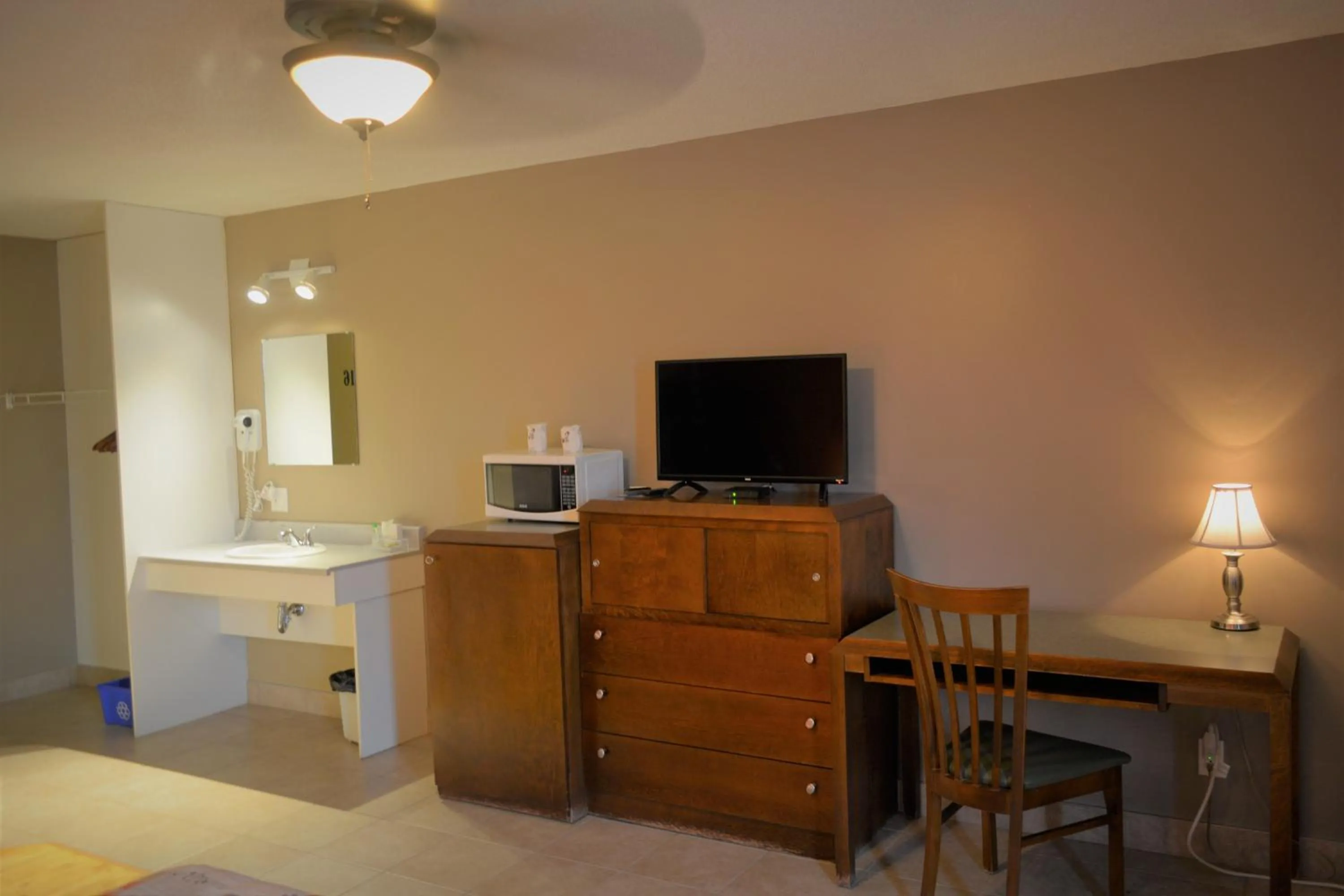 TV and multimedia in Motel Quatre Saisons