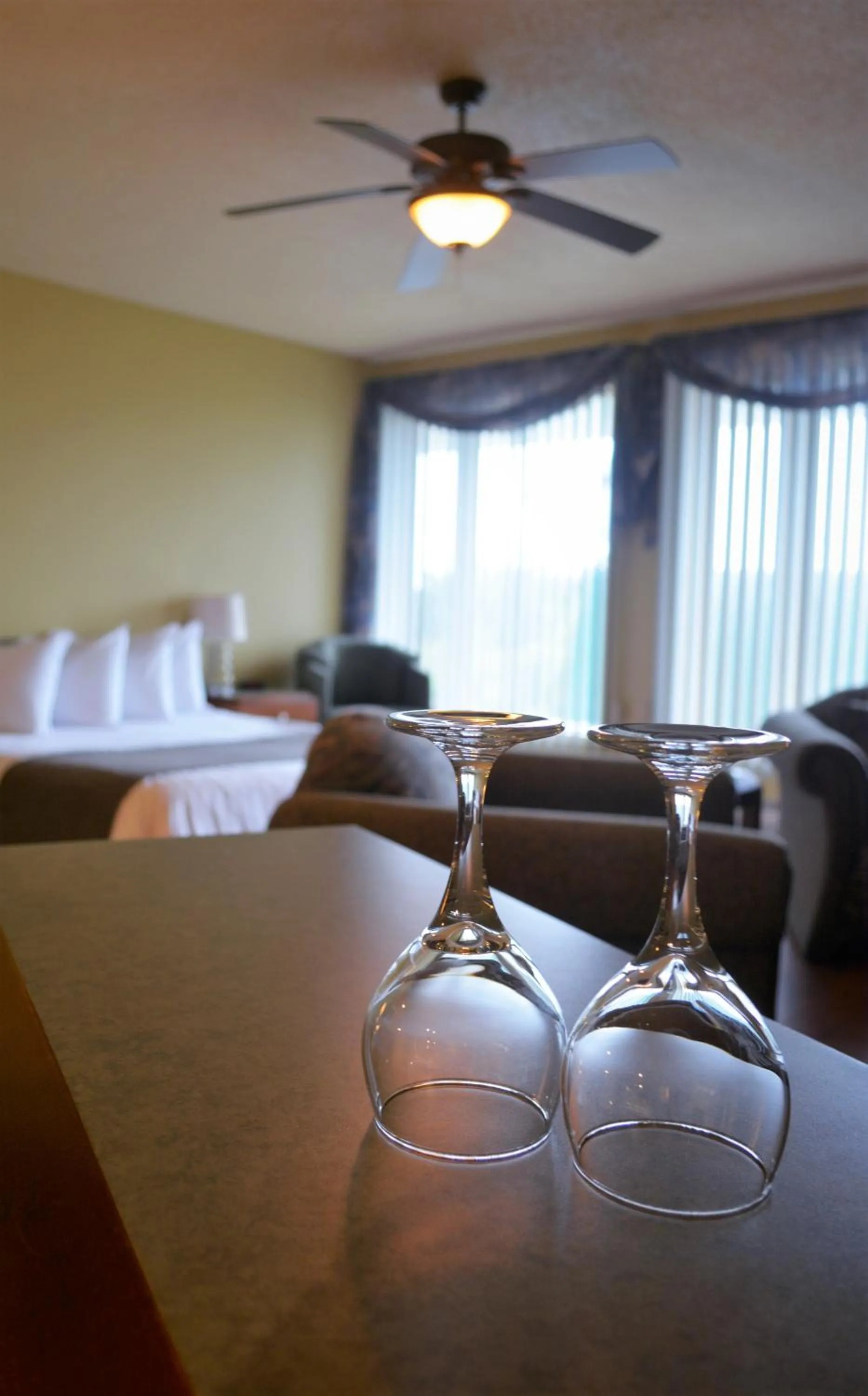 Photo of the whole room, Bed in Motel Quatre Saisons