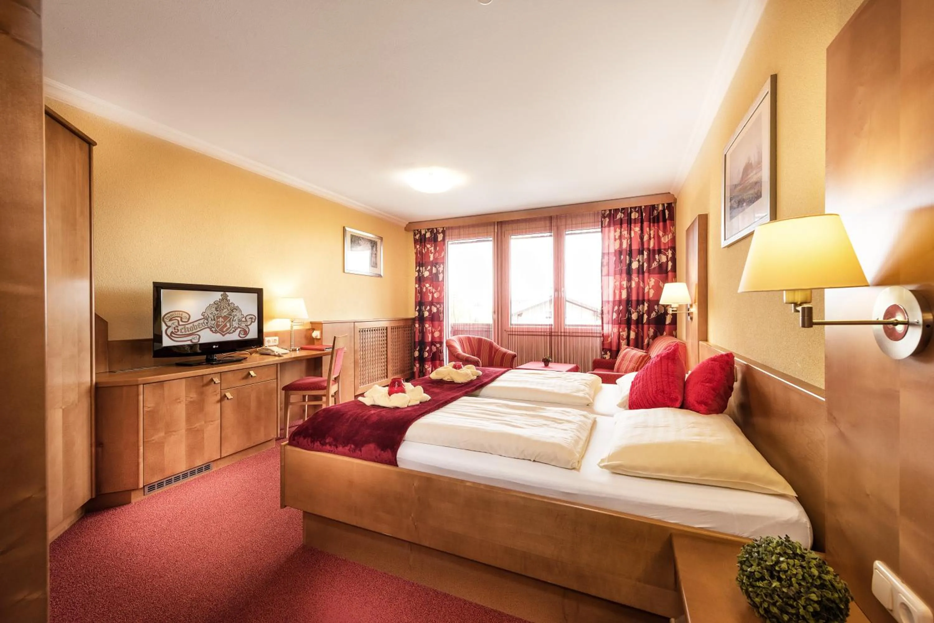 Photo of the whole room, Bed in Hotel Lohninger-Schober 3 Stern Superior