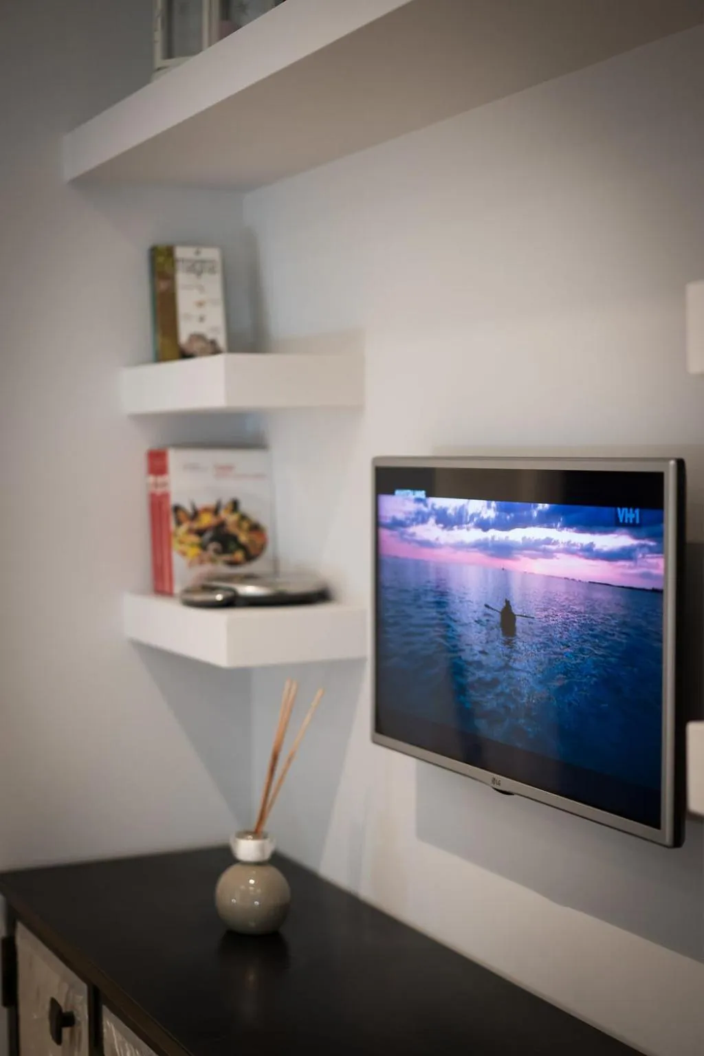 Laura Family Apartments