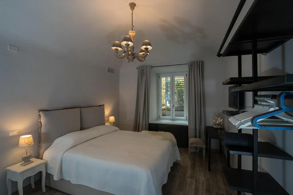 Bed in Laura Family Apartments