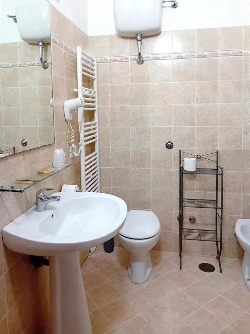 Toilet in Camere Del Re