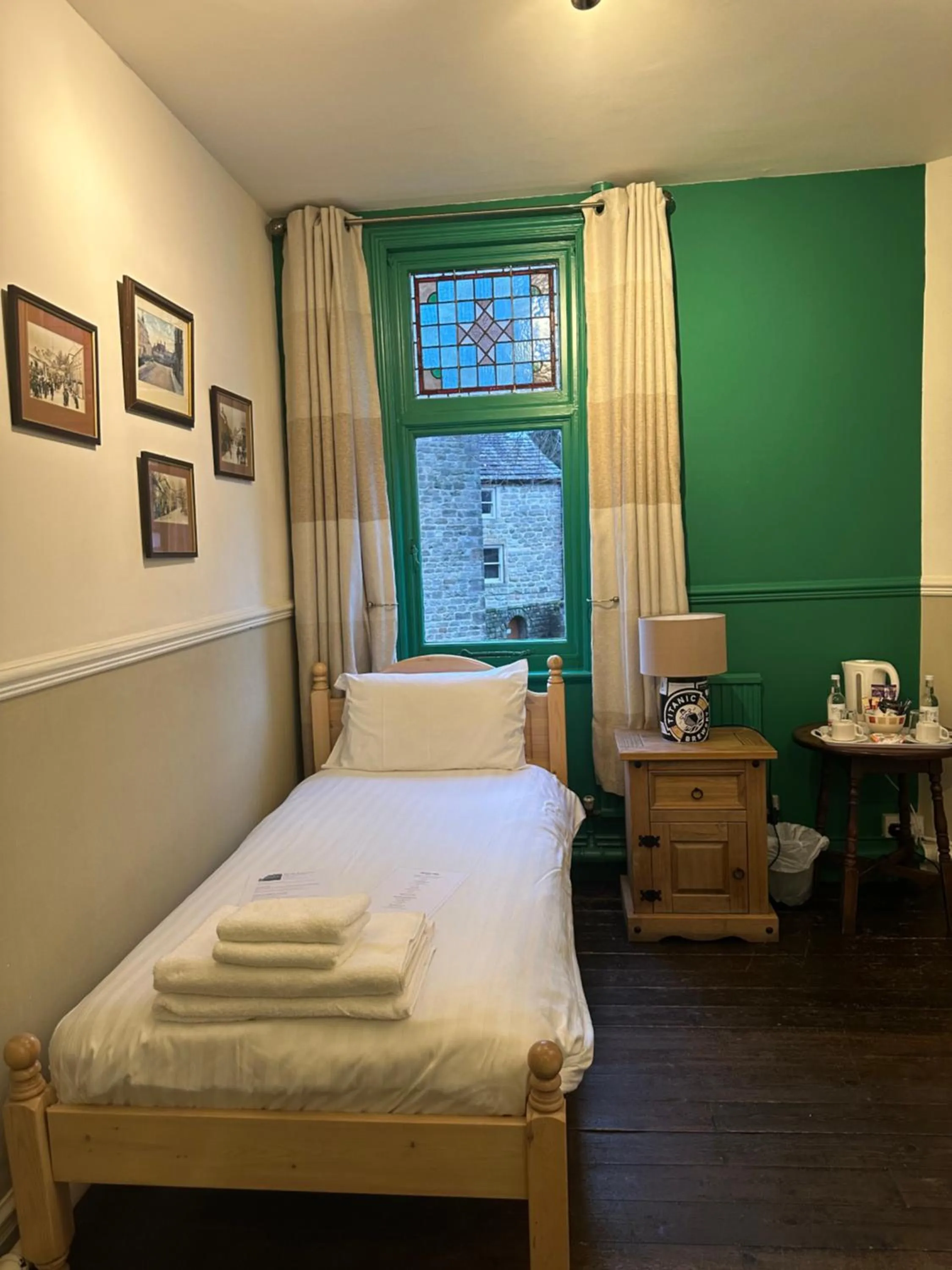 Bedroom, Bed in The Old Poets' Corner