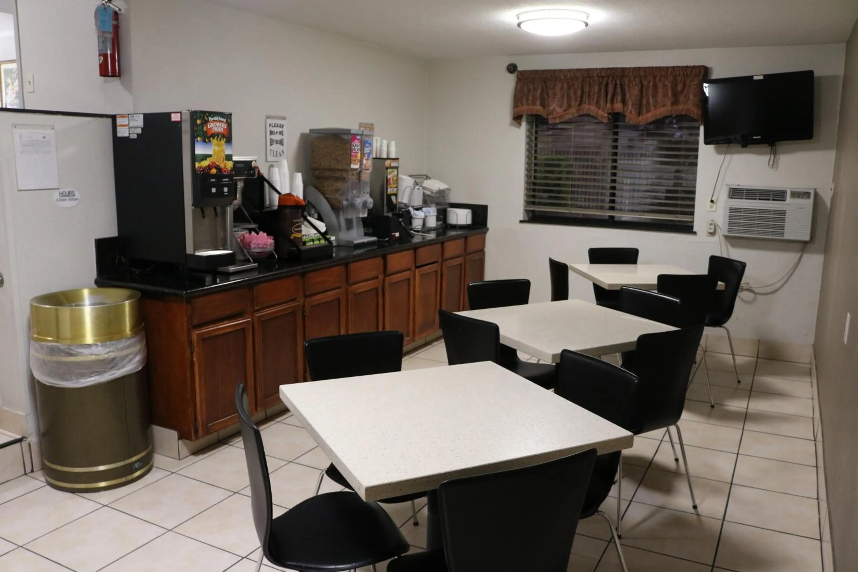 Breakfast in Super 8 by Wyndham San Antonio/I-35 North