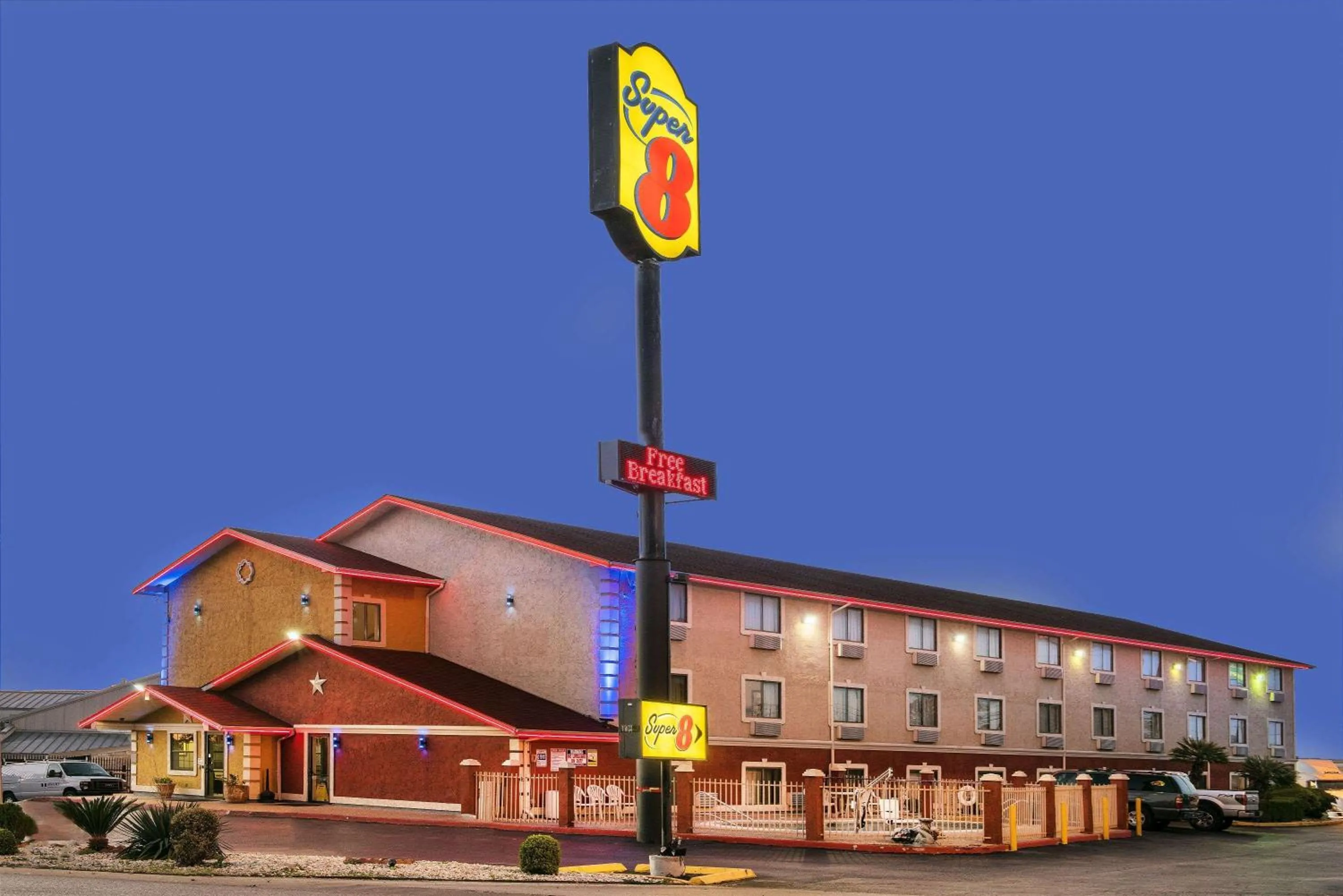 Property building in Super 8 by Wyndham San Antonio/I-35 North