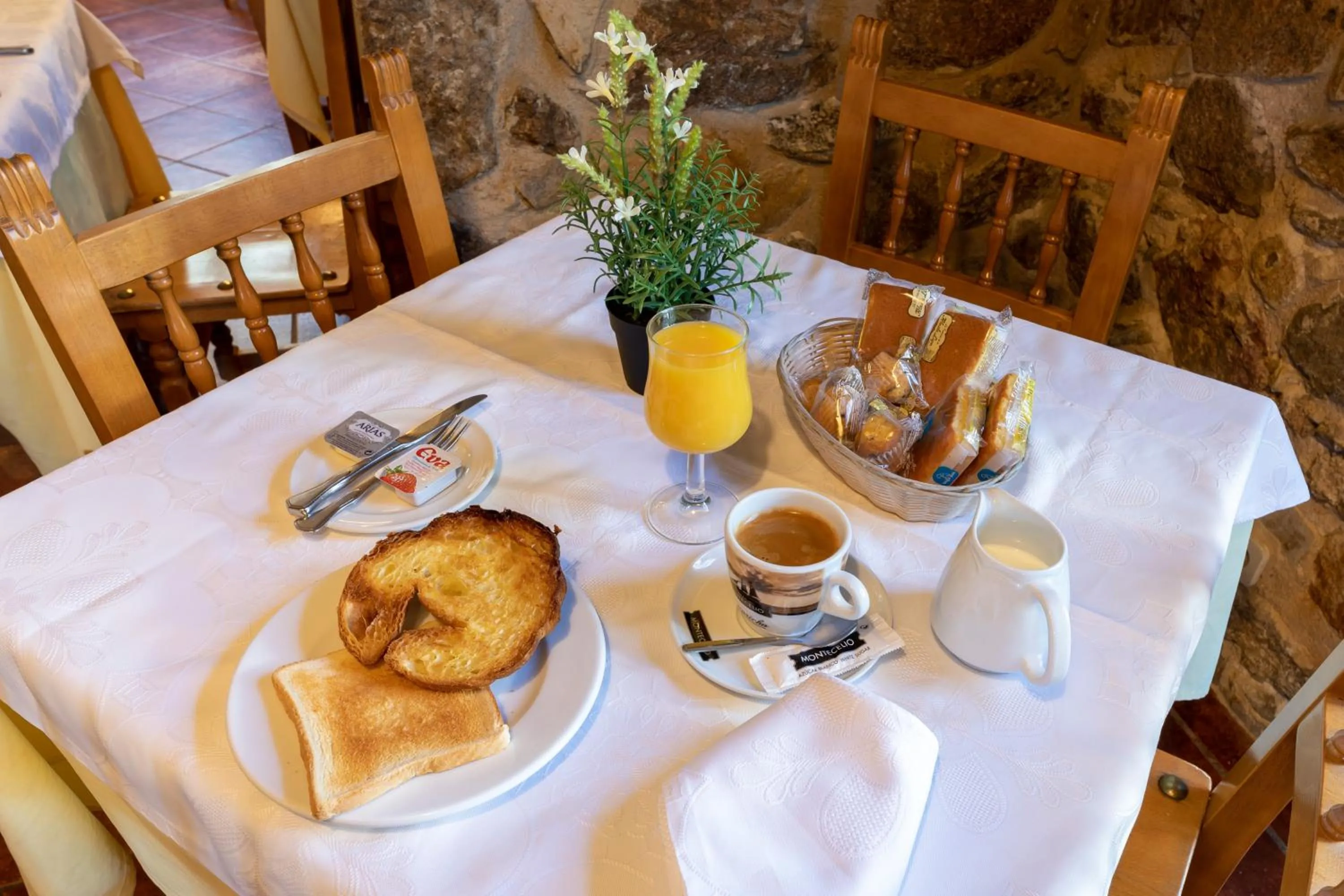 Continental breakfast in Hostal La Chata by Vivere Stays