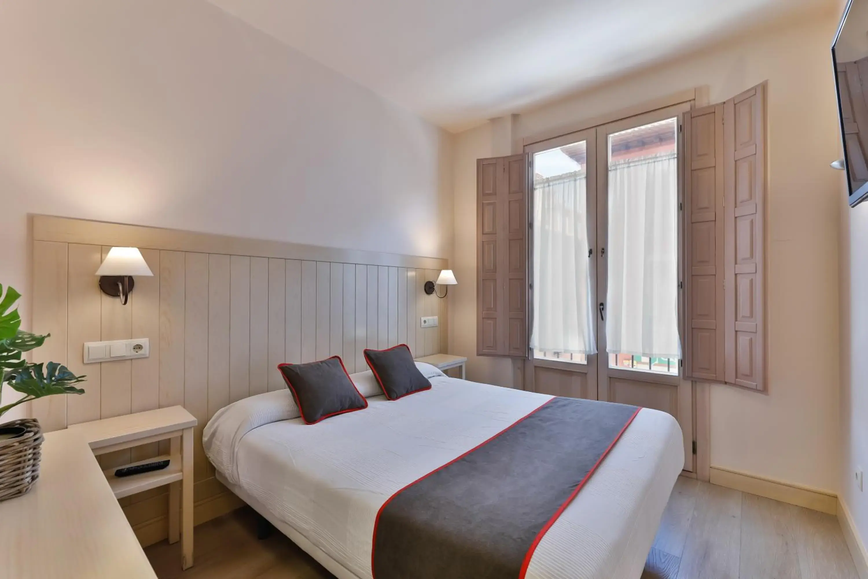 Double Room - single occupancy in Hostal La Chata by Vivere Stays Double Room - single occupancy in Hostal La Chata by Vivere Stays