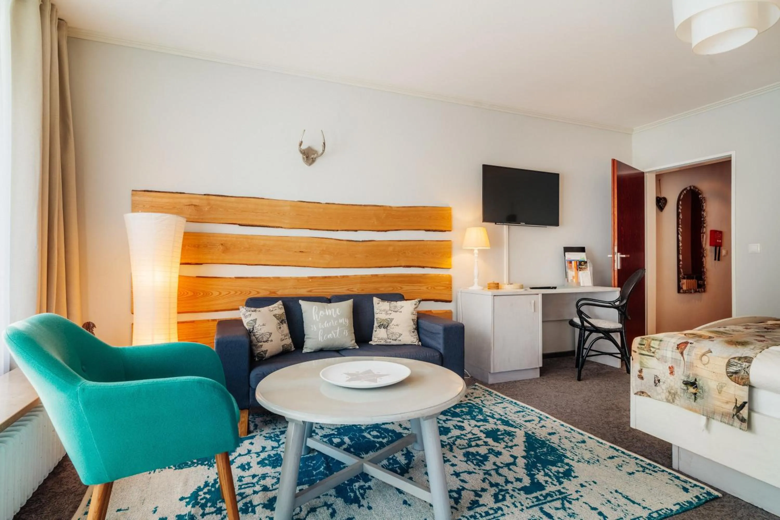 Living room, Bed in Hotel Hasselhof Garni Vier Sterne