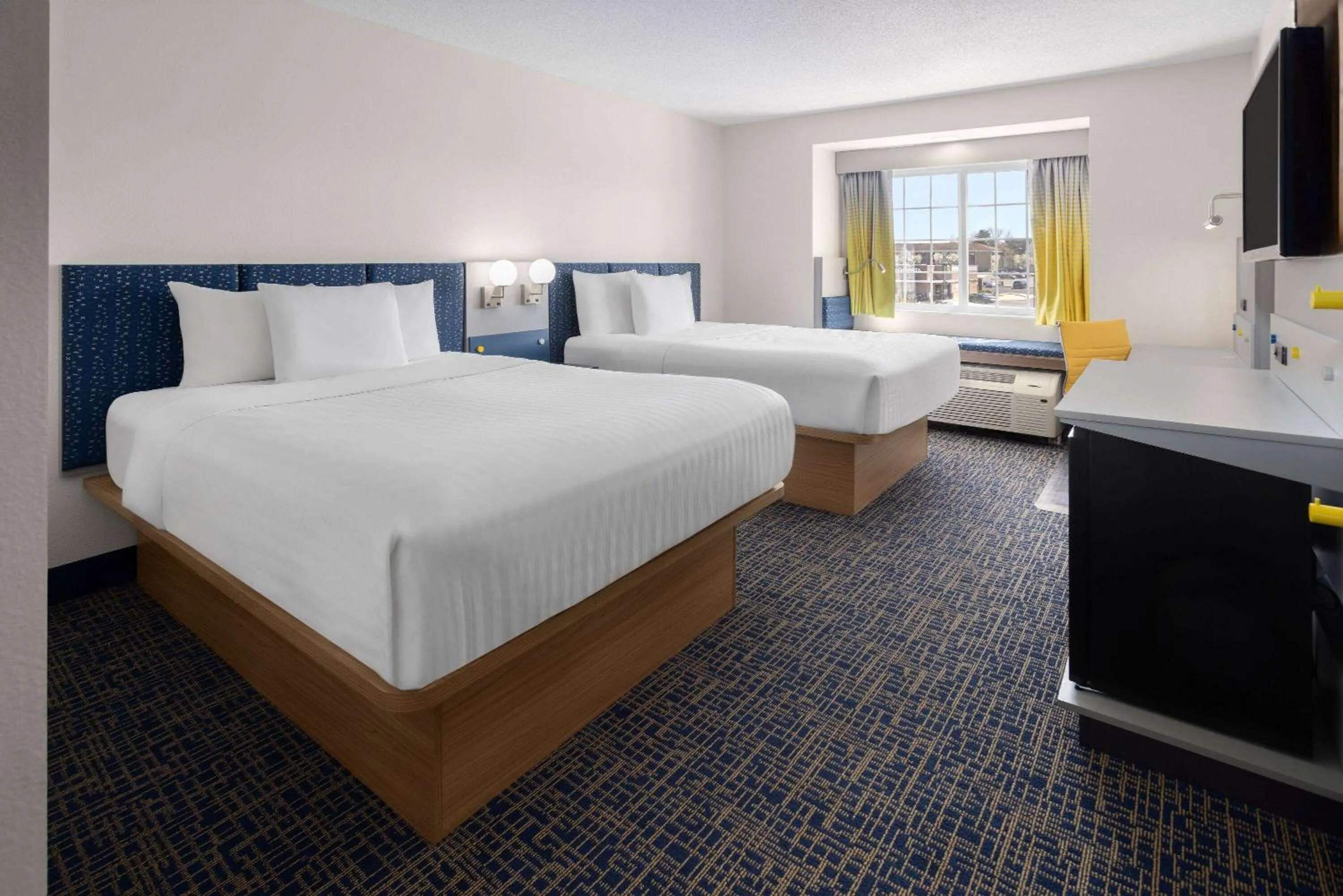 Photo of the whole room, Bed in Microtel Inn and Suites Dover