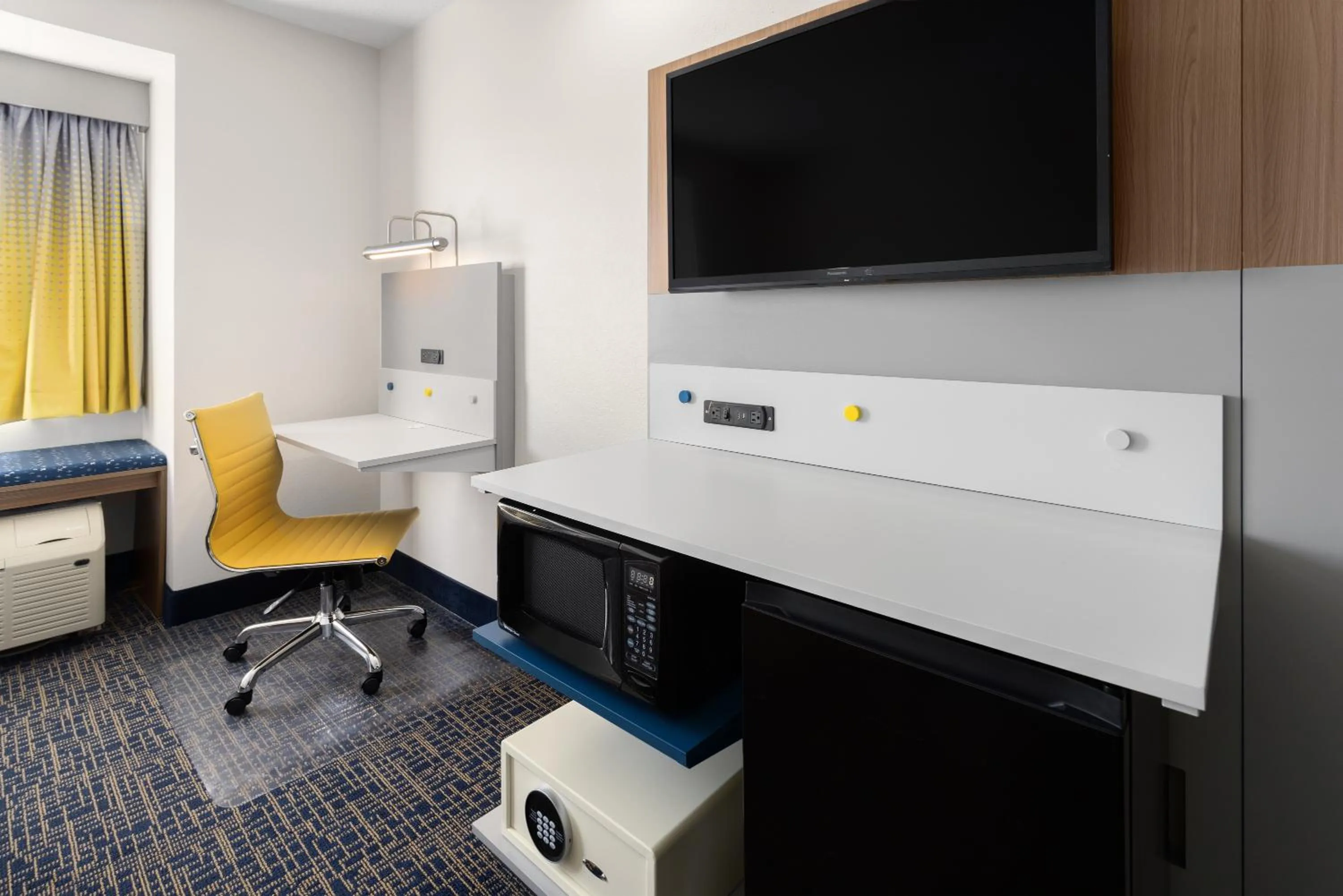TV and multimedia in Microtel Inn and Suites Dover