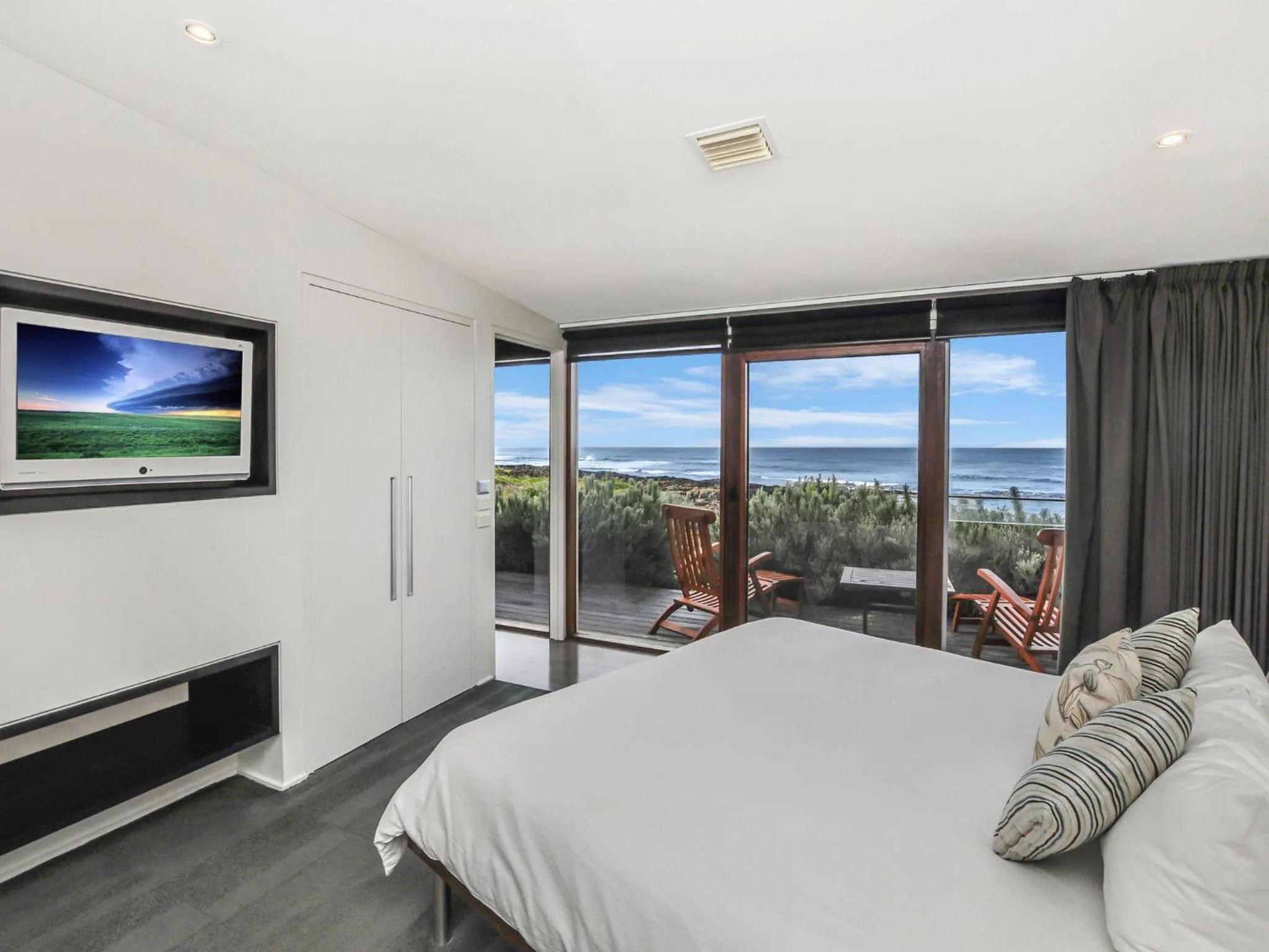 Hearns Beachside Villa 1