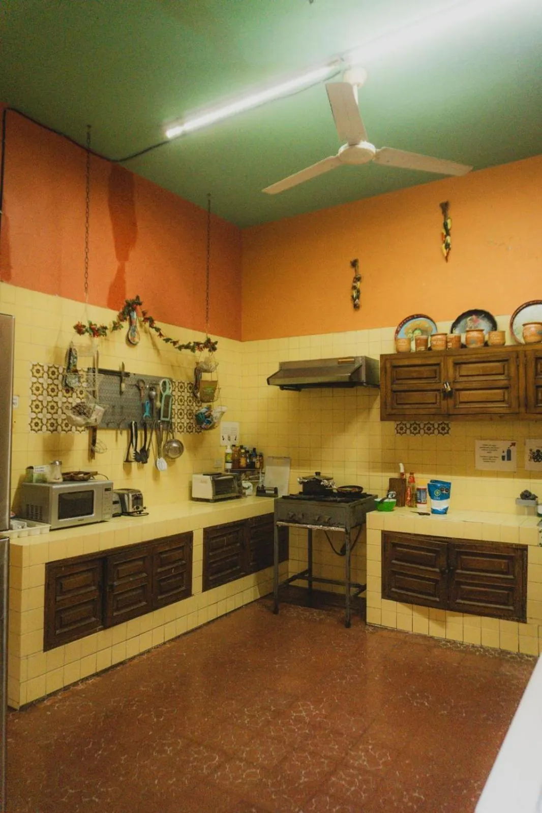 Kitchen or kitchenette in Casa Kraken Hostel