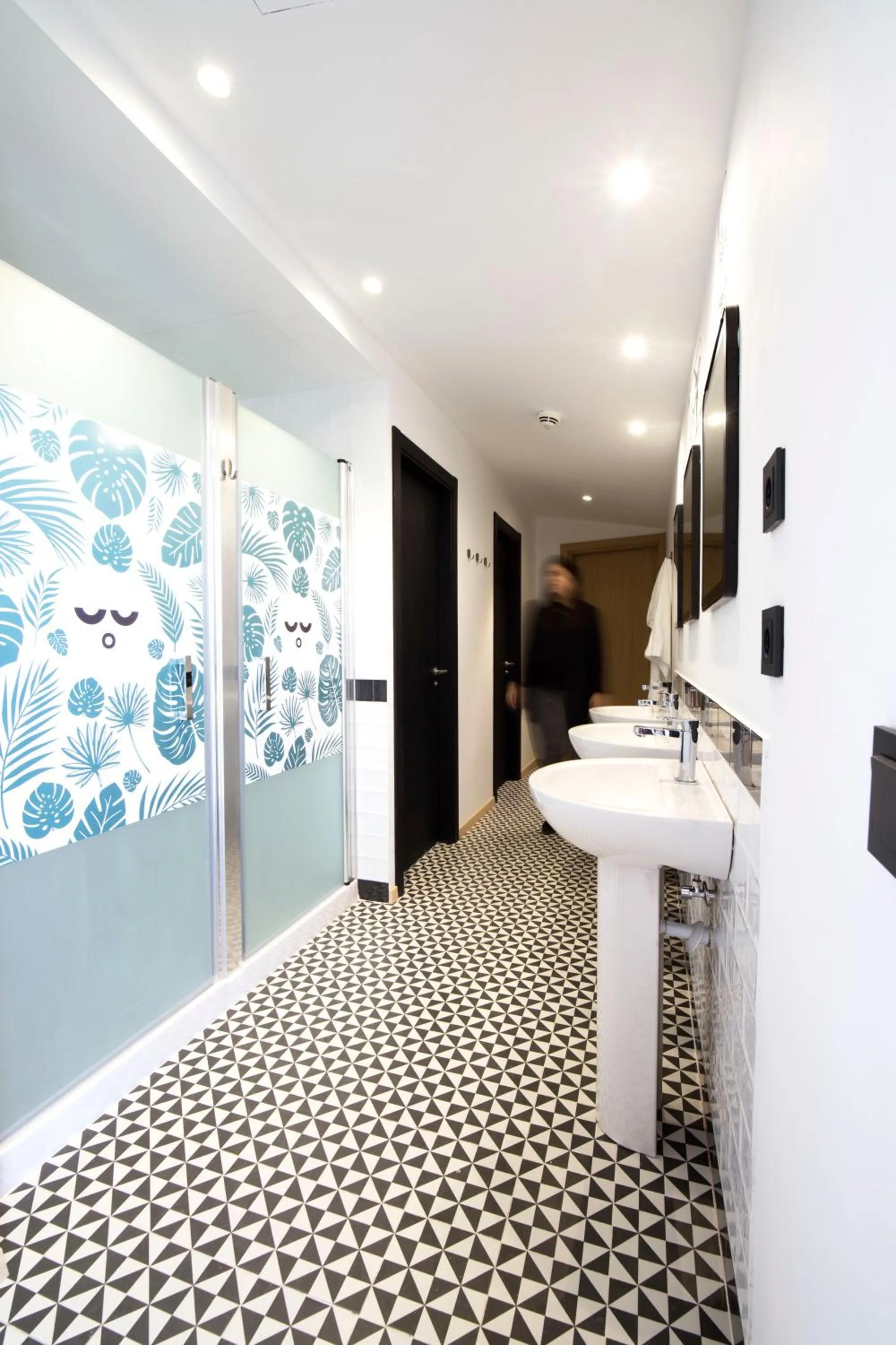 Shower in U-Sense For You Hostel Sevilla