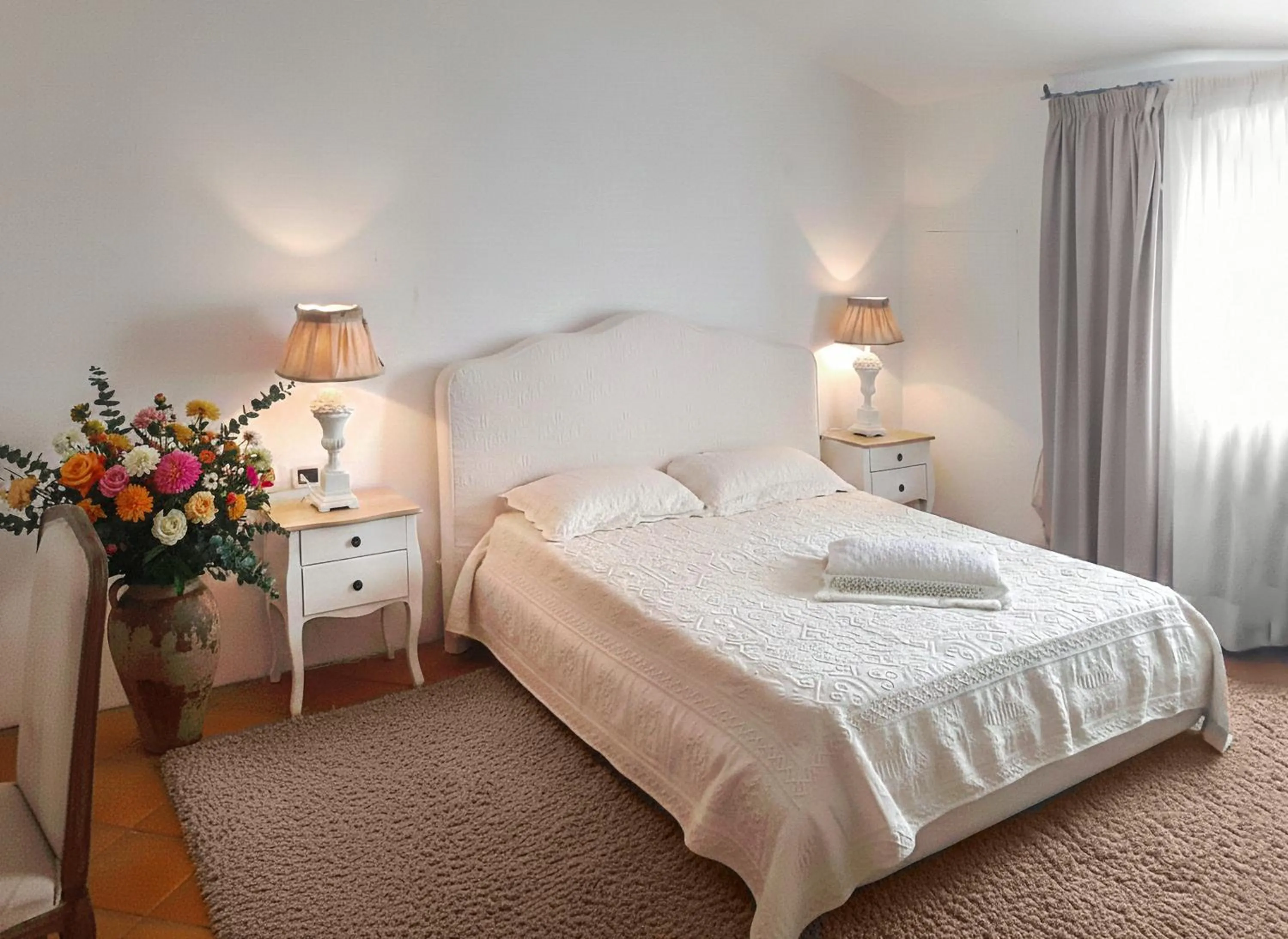 Queen Room with Balcony in Hotel Pulicinu