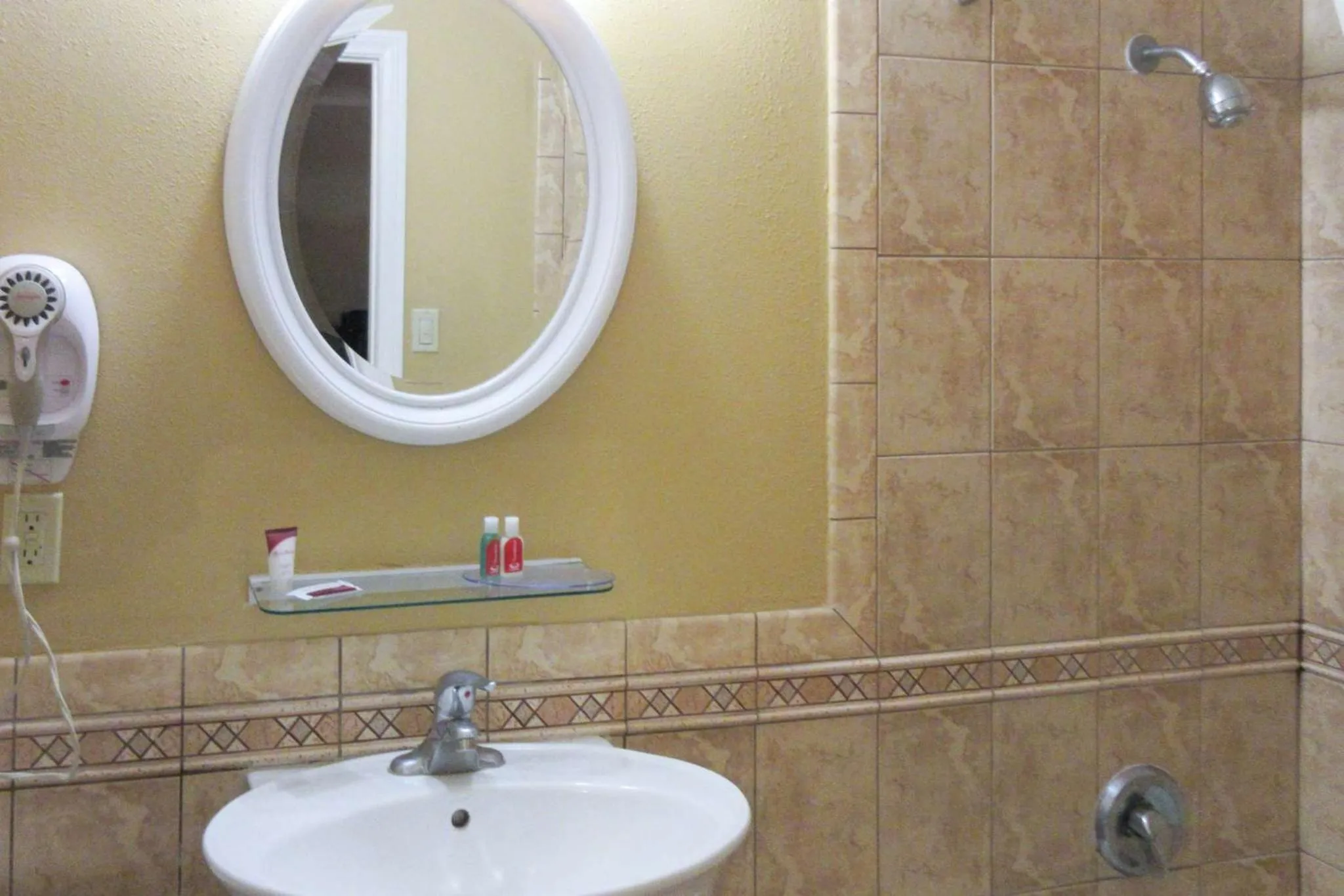 Bedroom in Econo Lodge