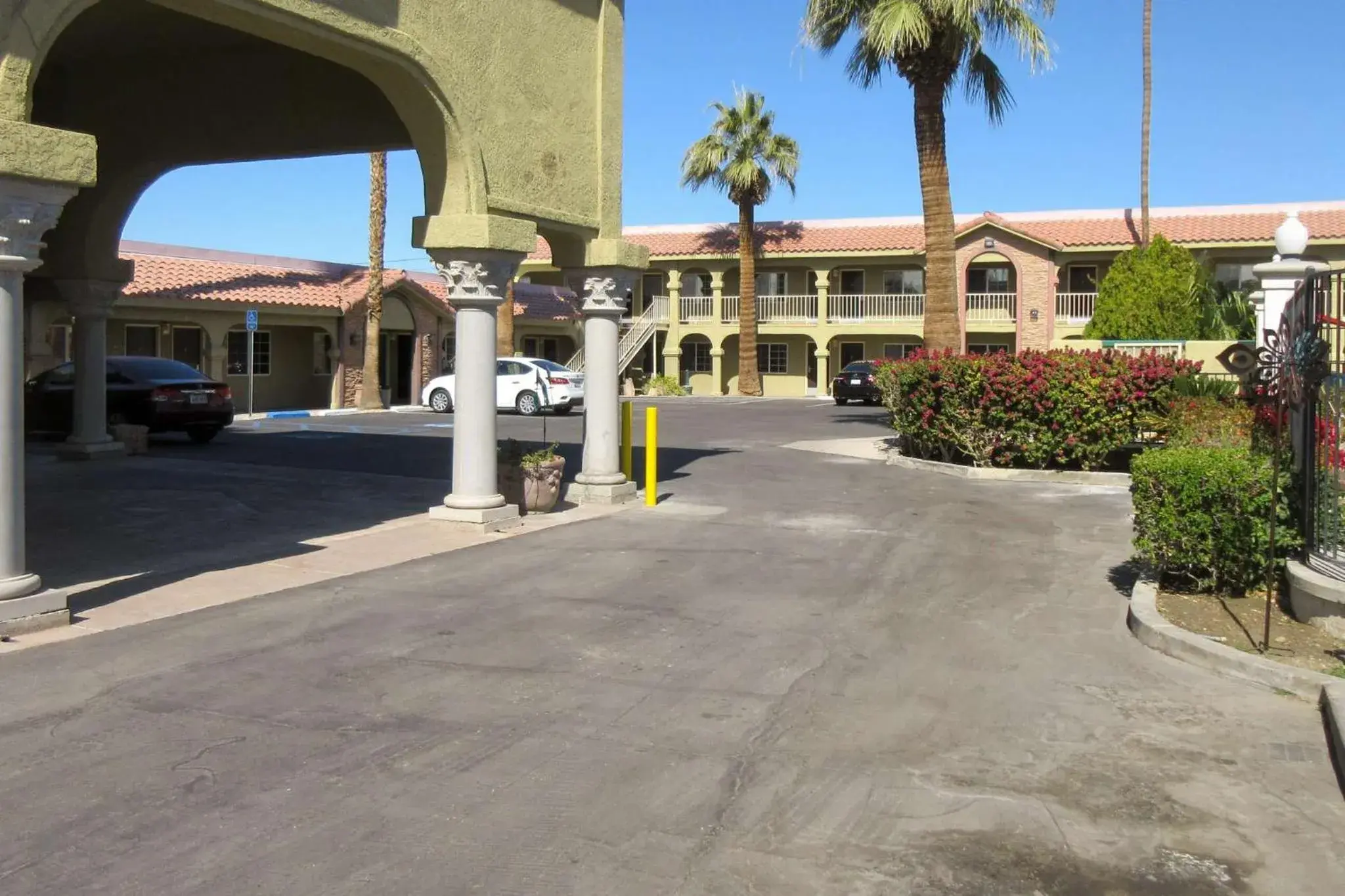 Property building in Econo Lodge Property building in Econo Lodge