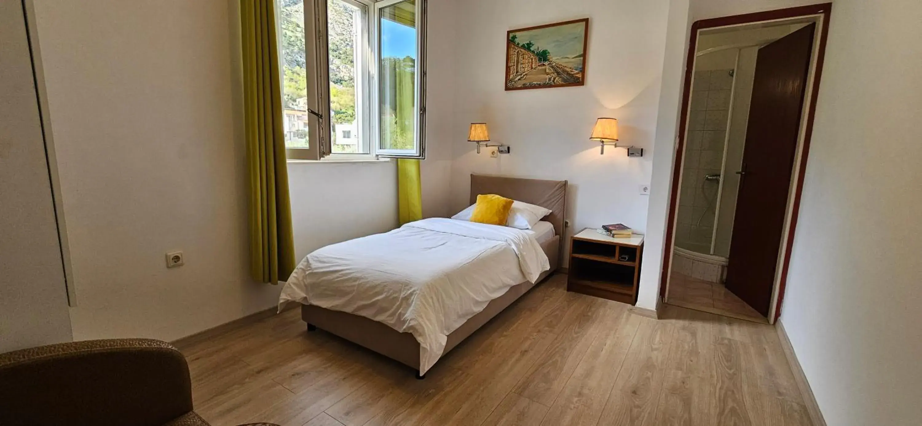 Single Room with Garden View in Villa Konalic Single Room with Garden View in Villa Konalic