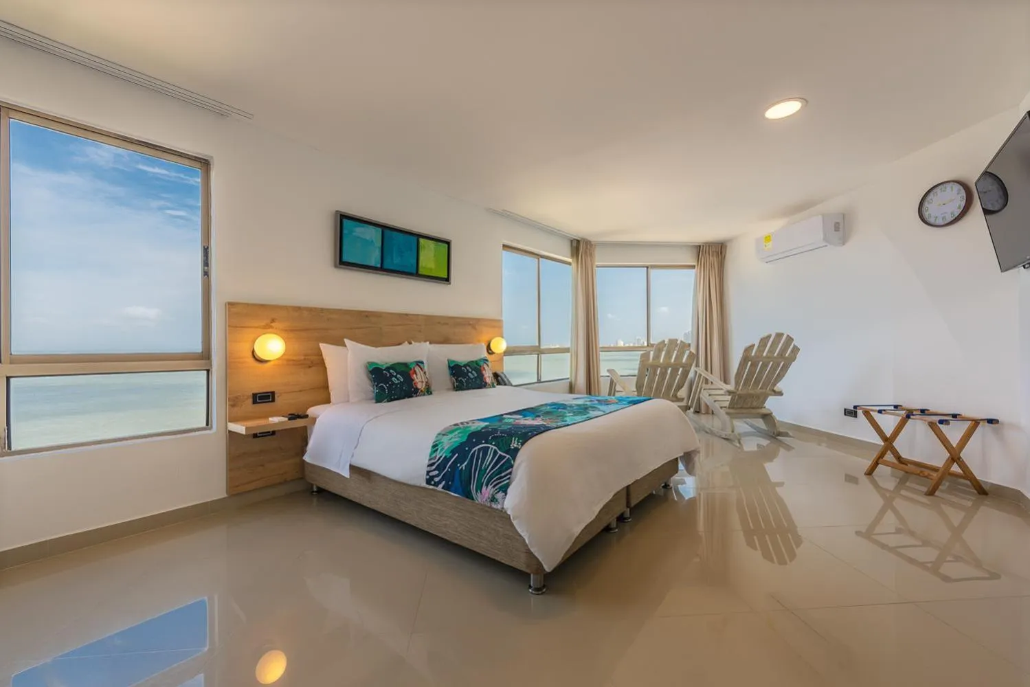 Photo of the whole room, Bed in Hotel Regatta Cartagena