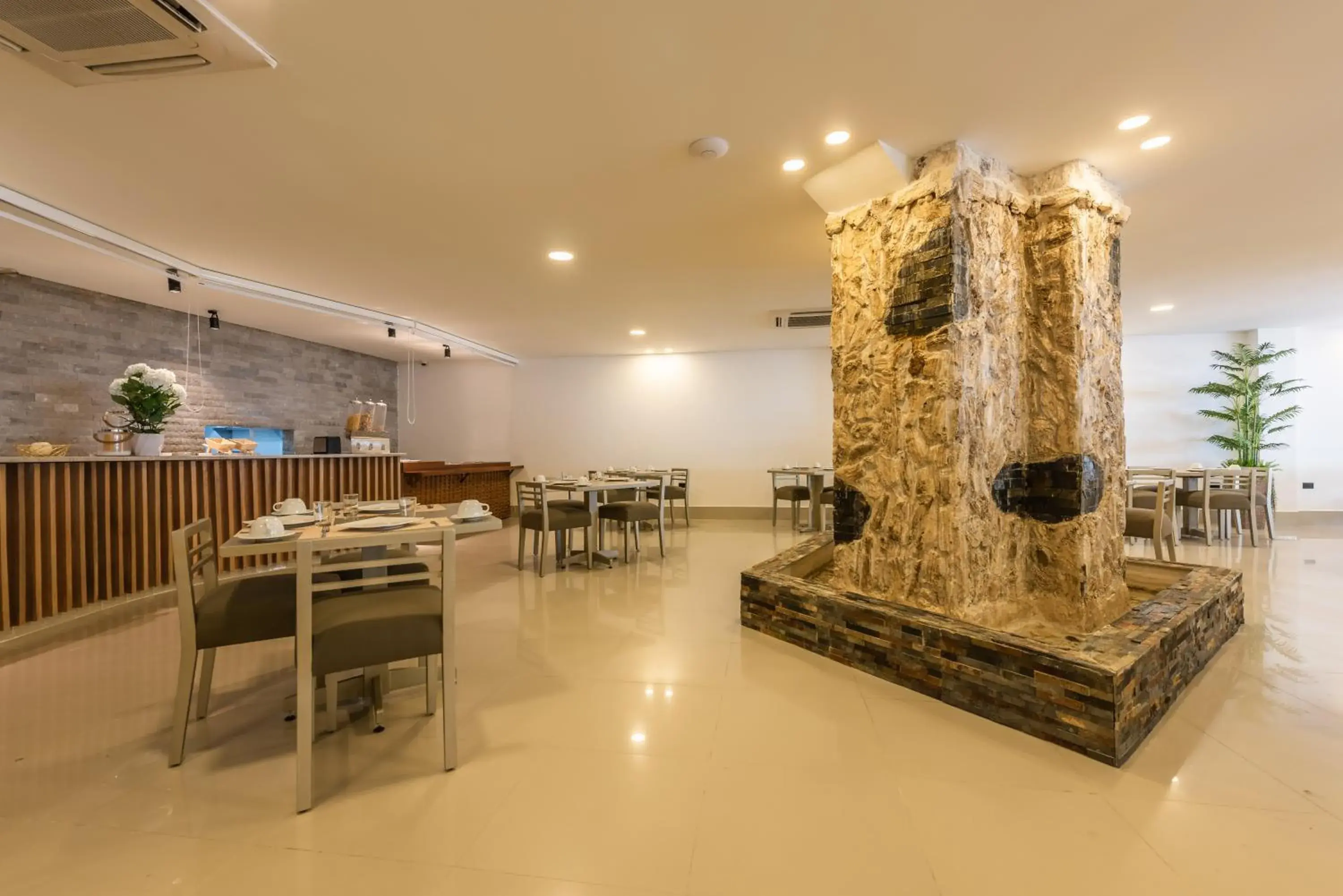 Restaurant/places to eat in Hotel Regatta Cartagena Restaurant/places to eat in Hotel Regatta Cartagena