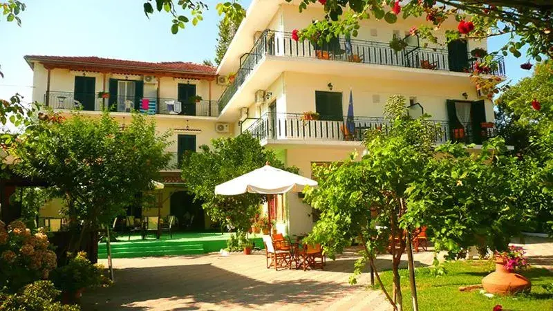Des Roses Hotel Des Roses Hotel