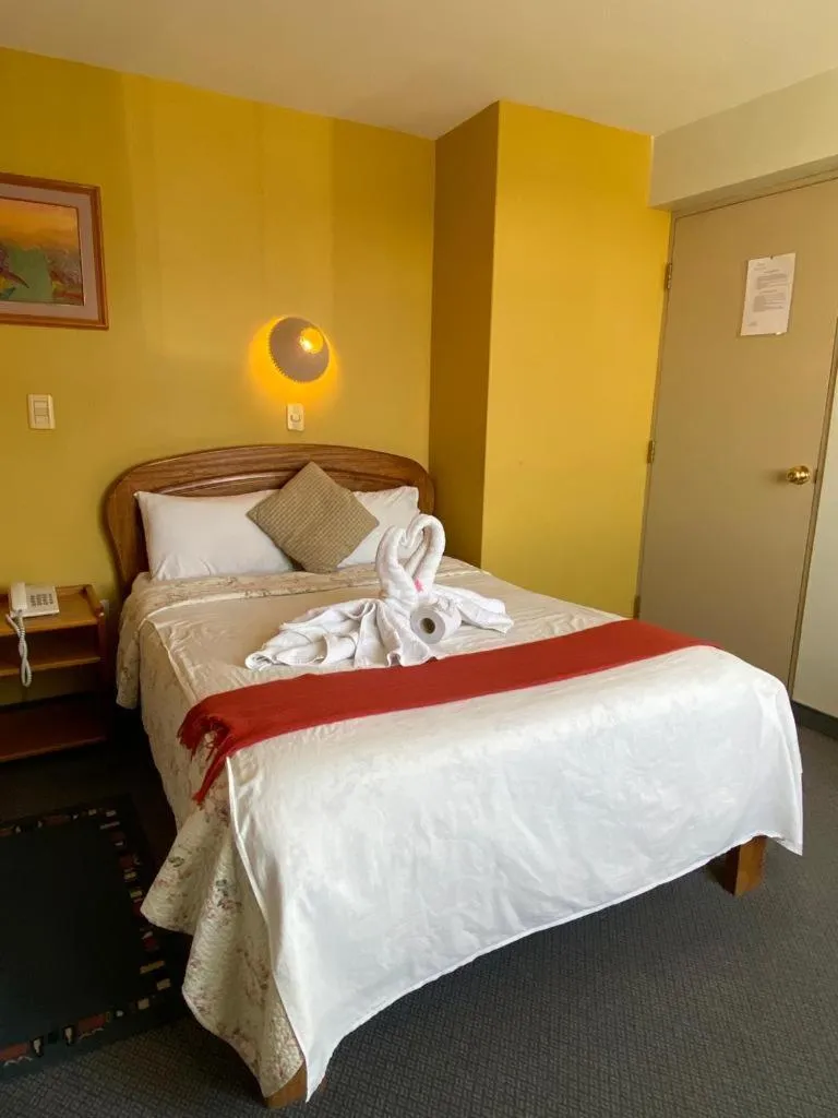 Photo of the whole room, Bed in Hostal Oscar Inn