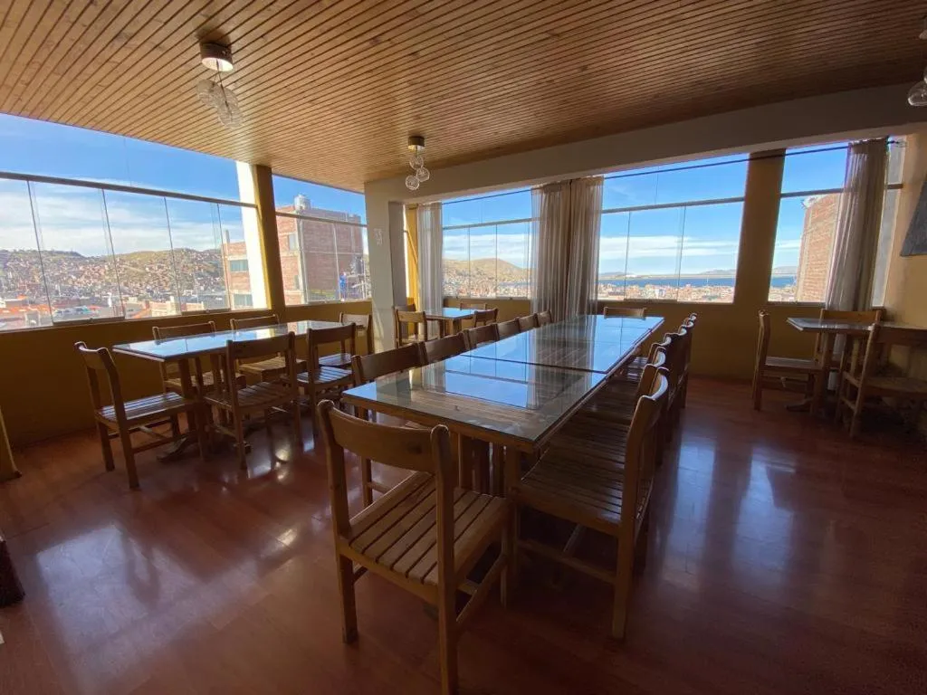 Restaurant/places to eat in Hostal Oscar Inn