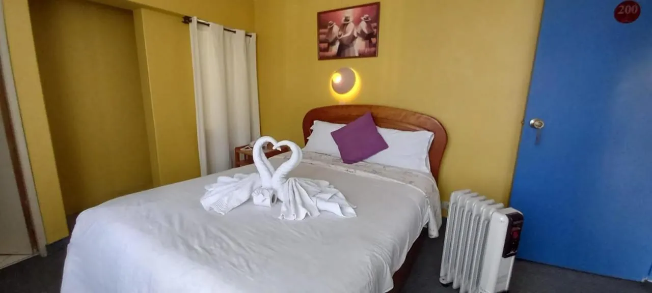 Photo of the whole room, Bed in Hostal Oscar Inn