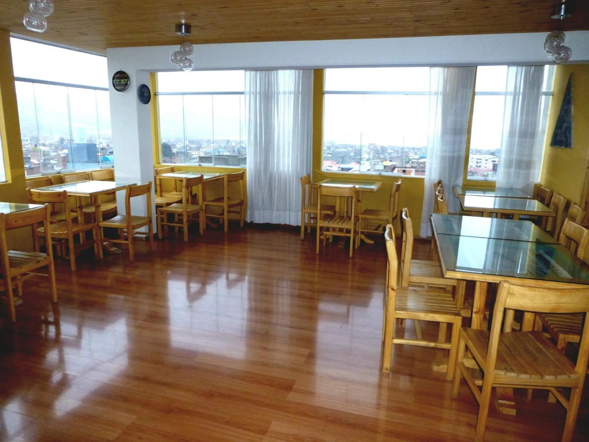 Restaurant/places to eat in Hostal Oscar Inn