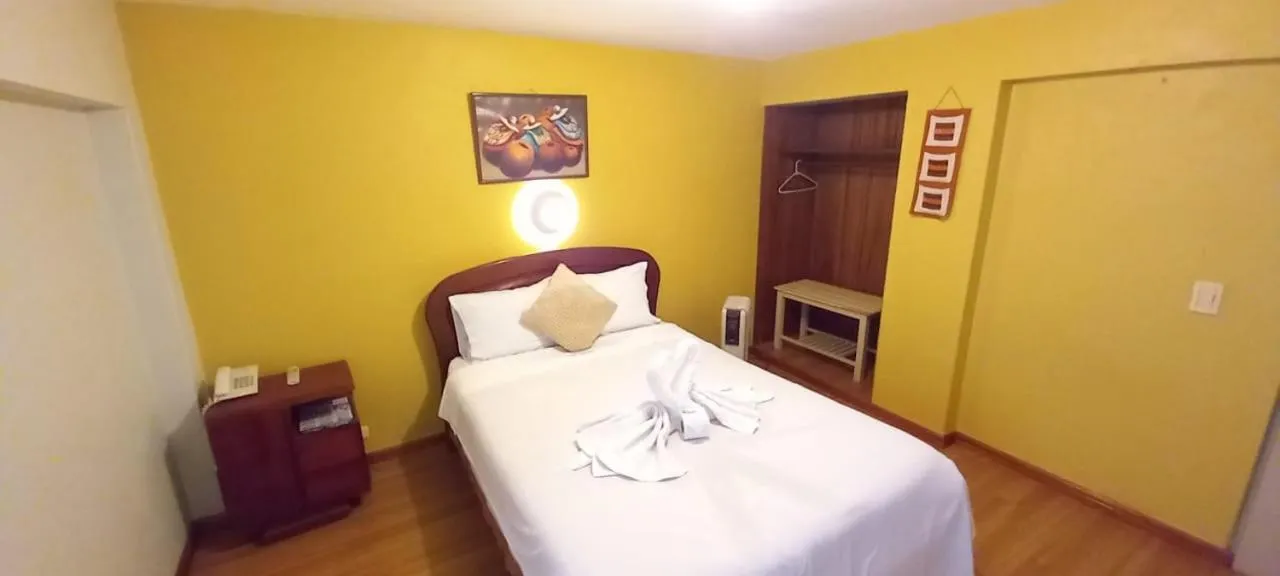 Photo of the whole room, Bed in Hostal Oscar Inn