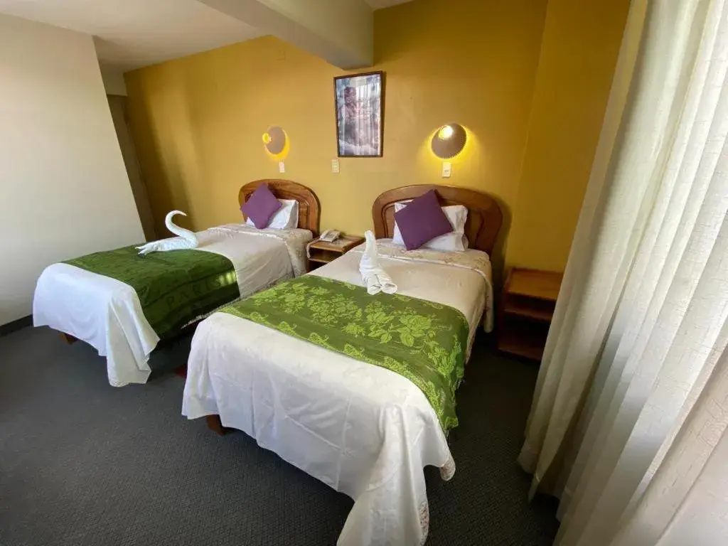 Twin Room in Hostal Oscar Inn Twin Room in Hostal Oscar Inn