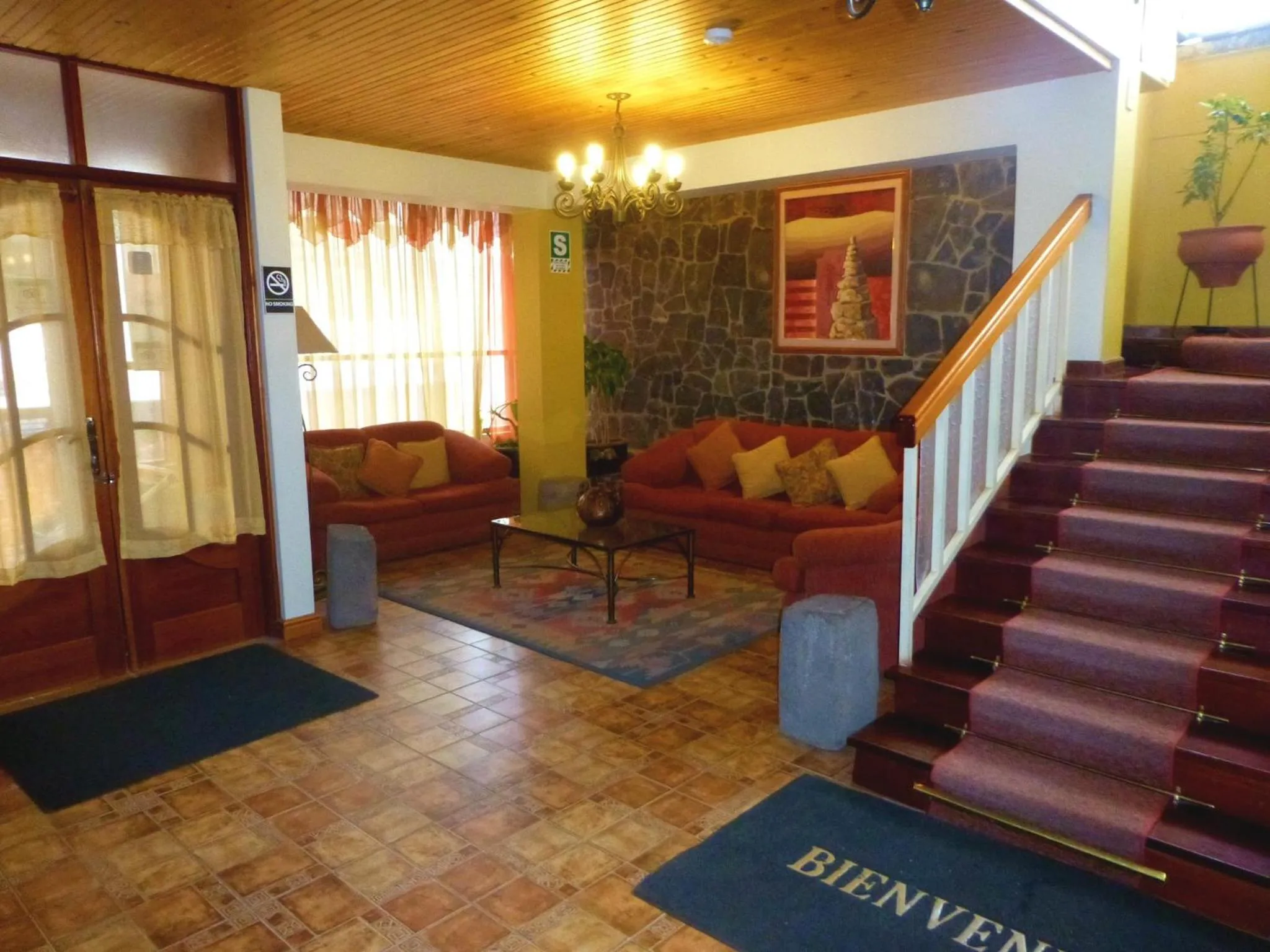 Seating area in Hostal Oscar Inn