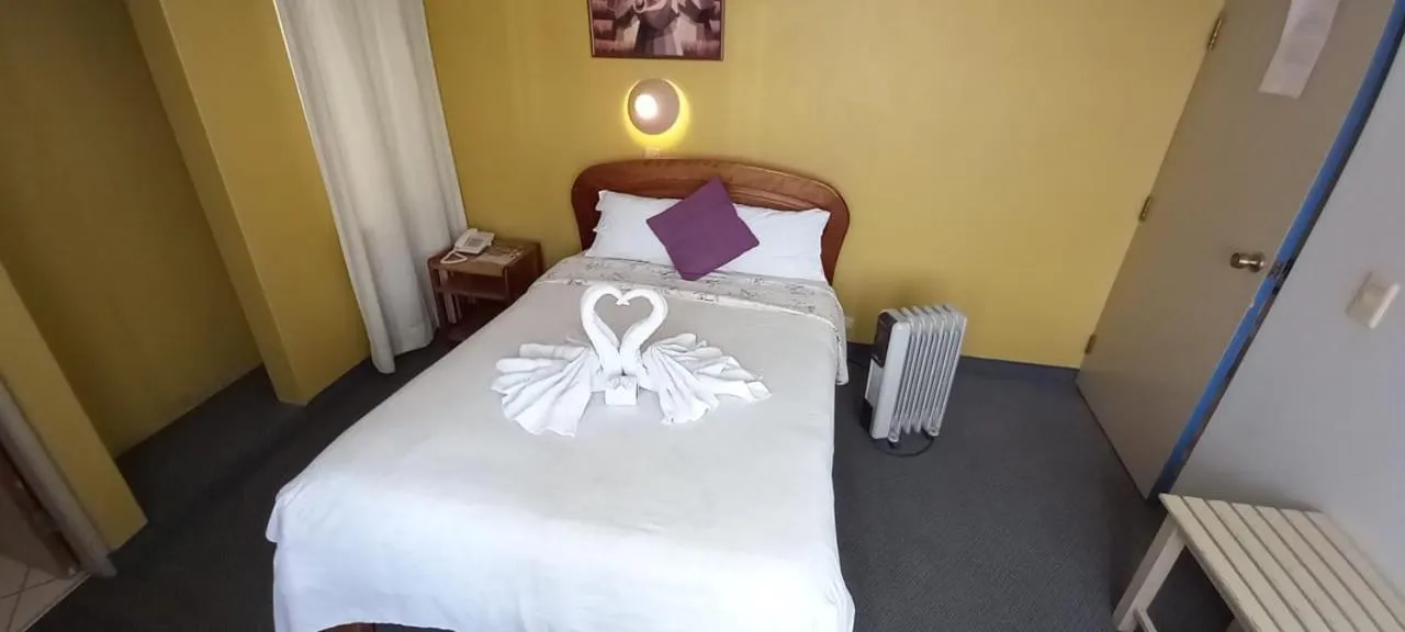 Photo of the whole room, Bed in Hostal Oscar Inn