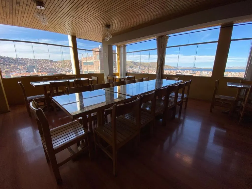 Restaurant/places to eat in Hostal Oscar Inn