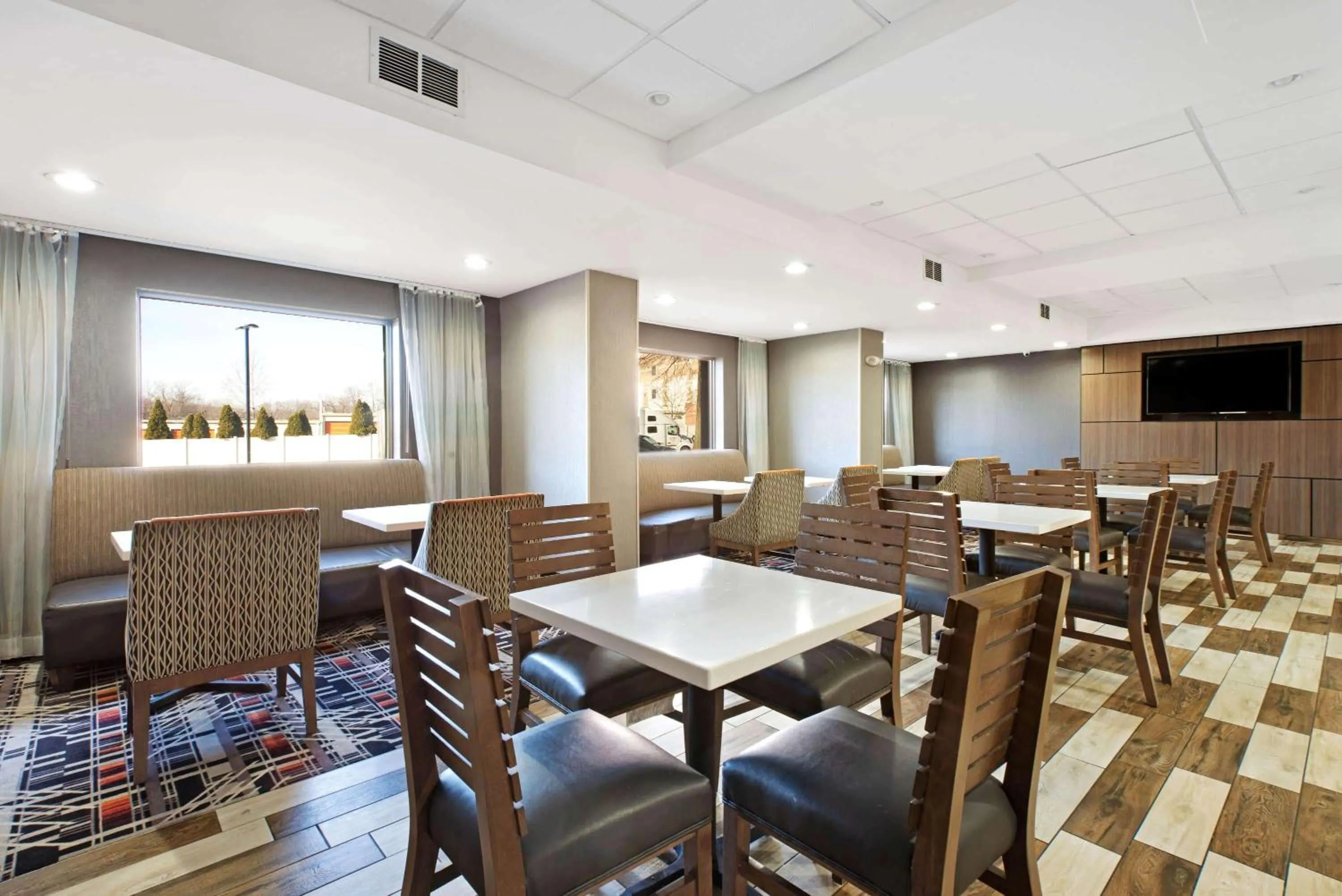 Restaurant/places to eat in La Quinta Inn & Suites by Wyndham DC Metro Capital Beltway