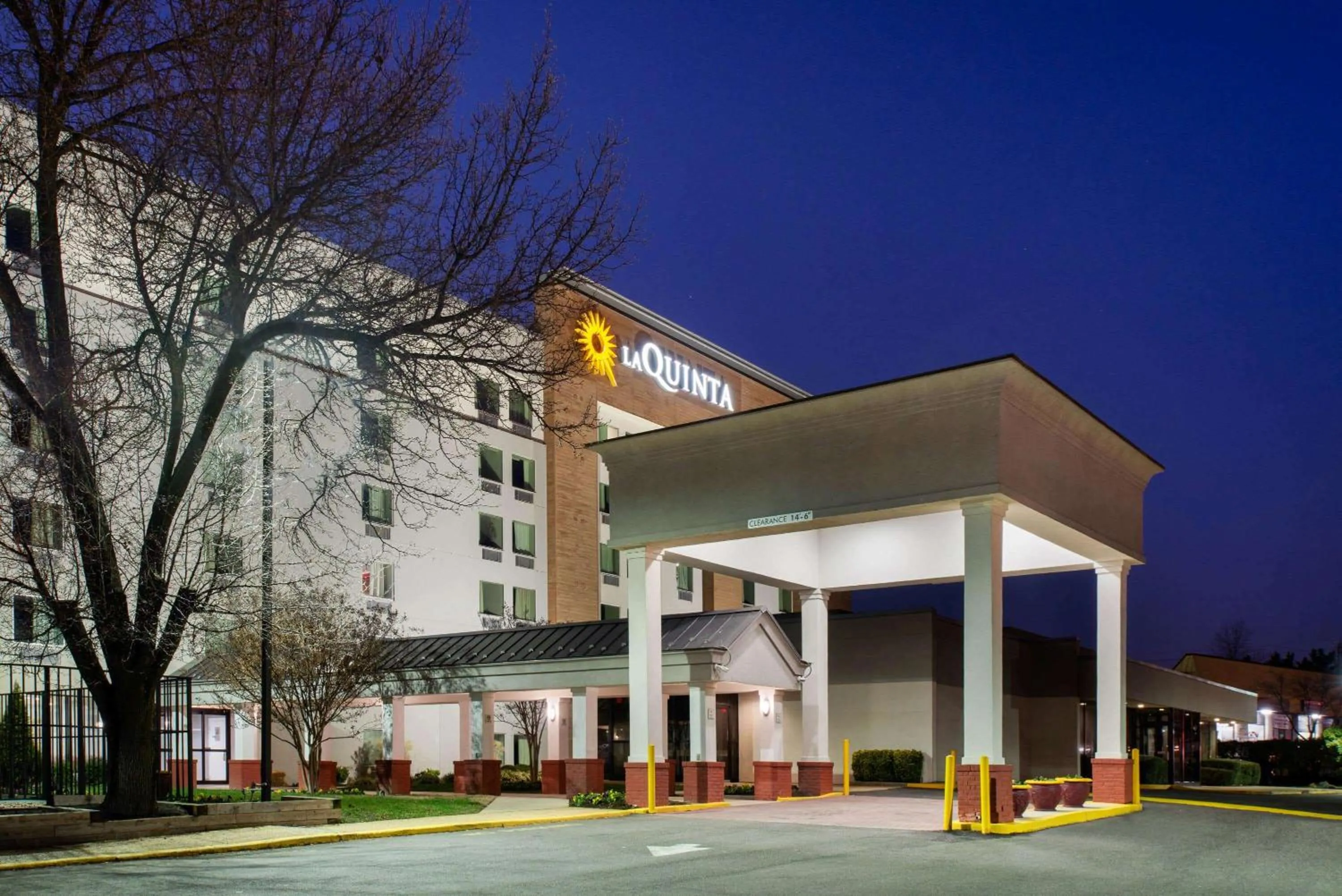 Property building in La Quinta Inn & Suites by Wyndham DC Metro Capital Beltway