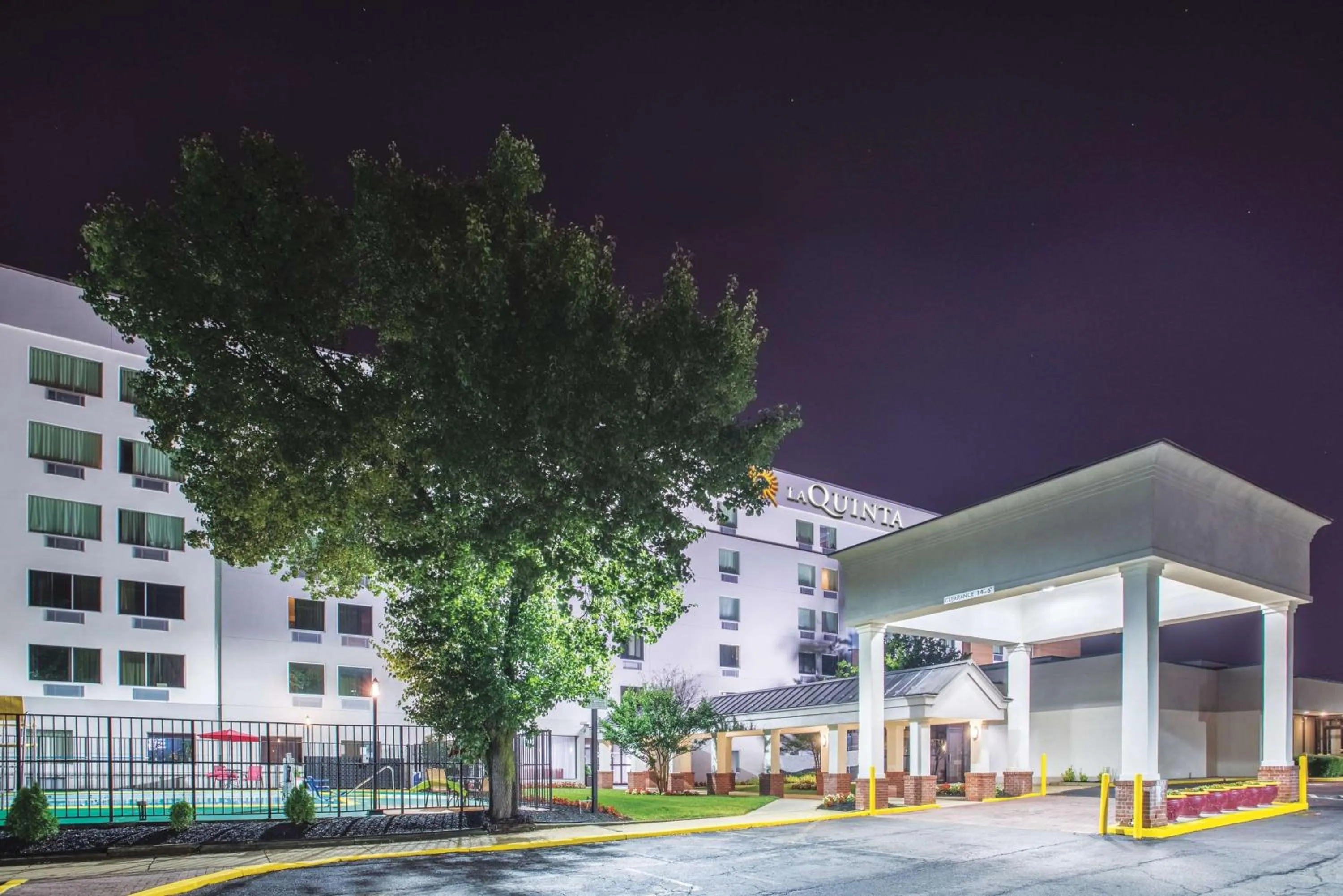 Property building in La Quinta Inn & Suites by Wyndham DC Metro Capital Beltway