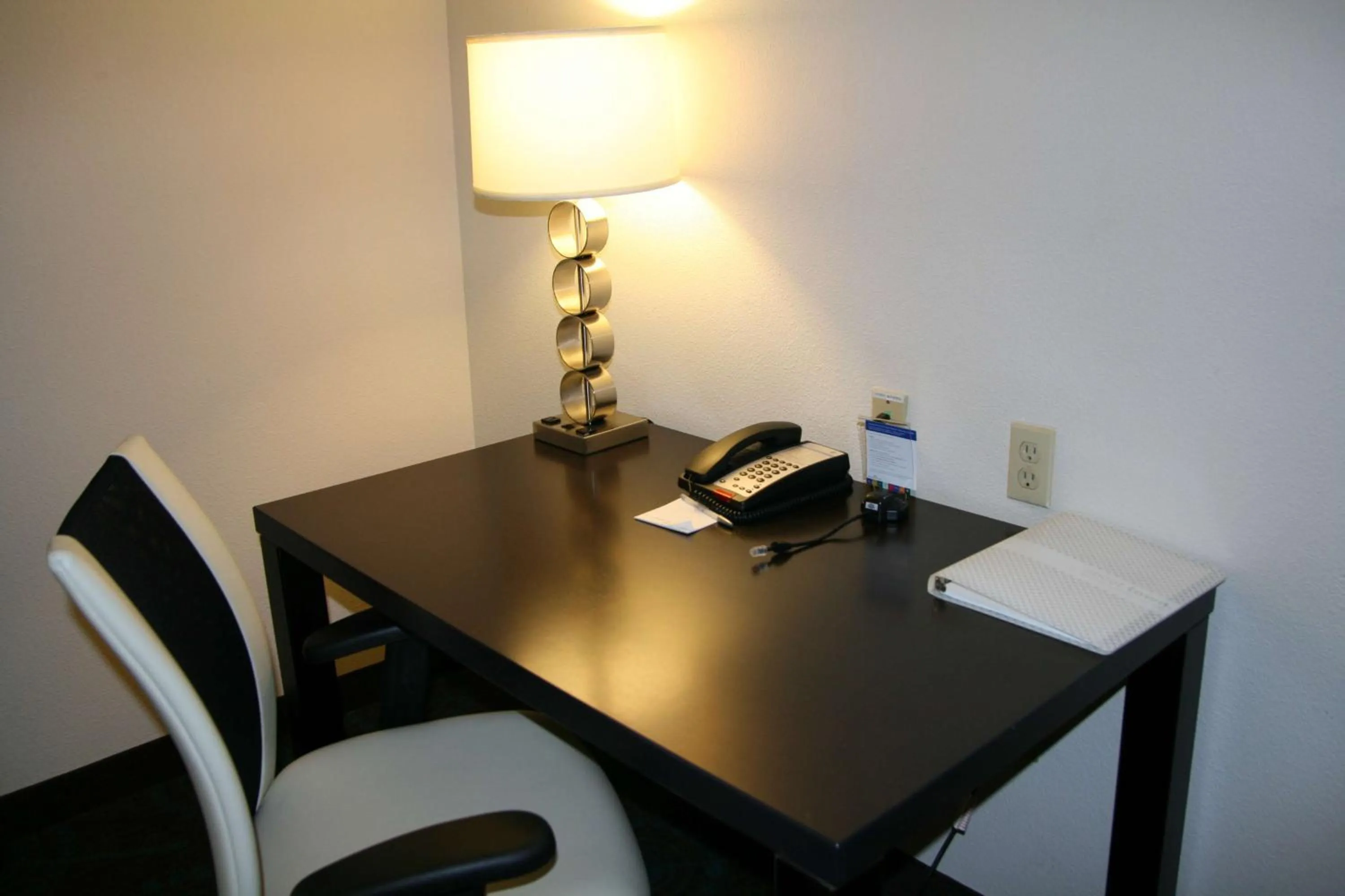 Bed in Hampton Inn Shreveport-Airport