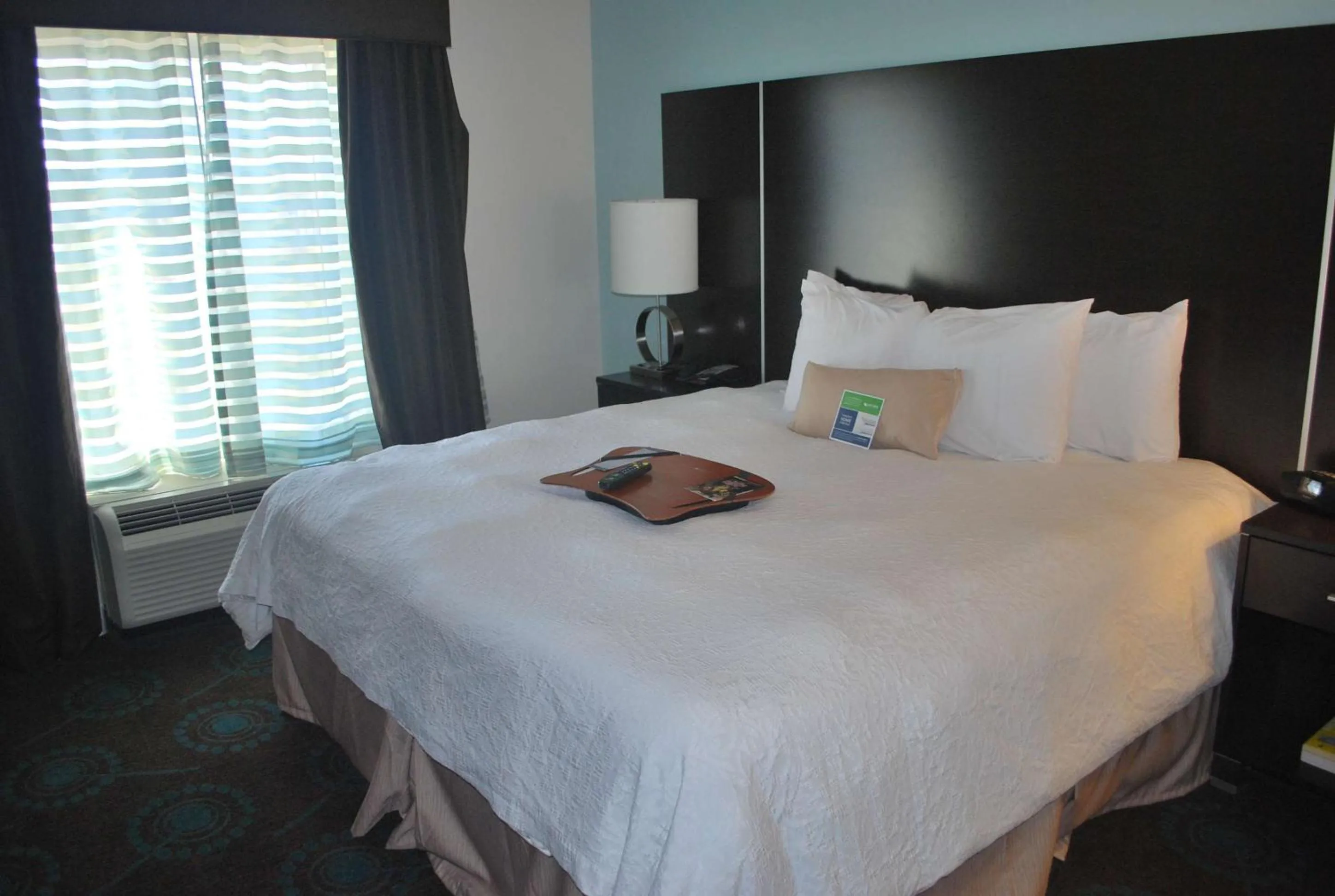 Bed in Hampton Inn Shreveport-Airport