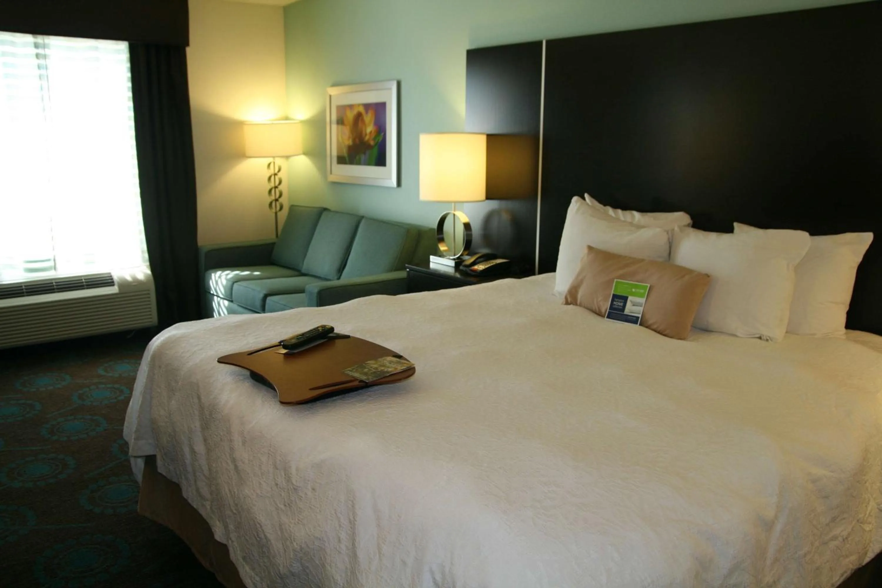 Bed in Hampton Inn Shreveport-Airport