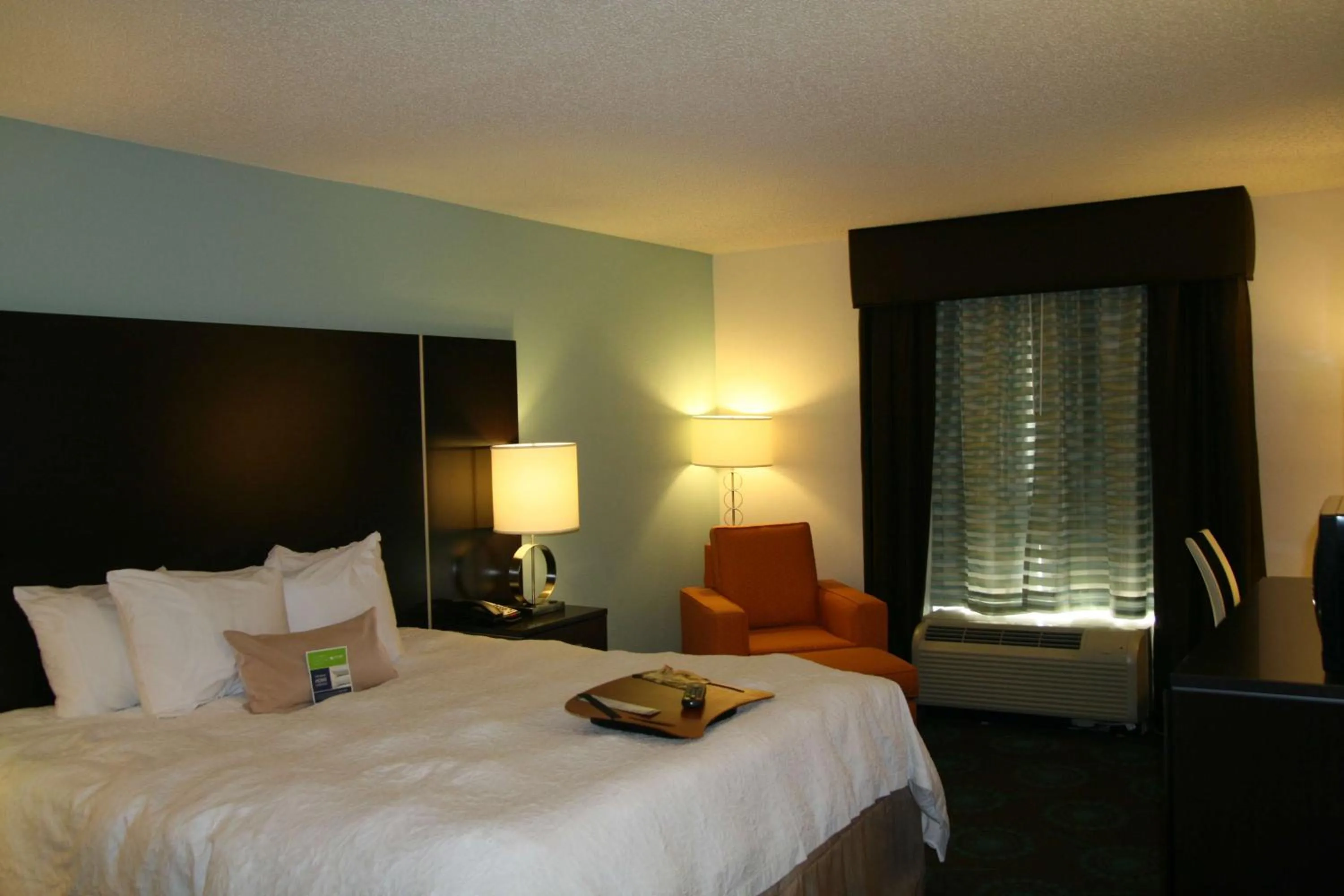 Bed in Hampton Inn Shreveport-Airport