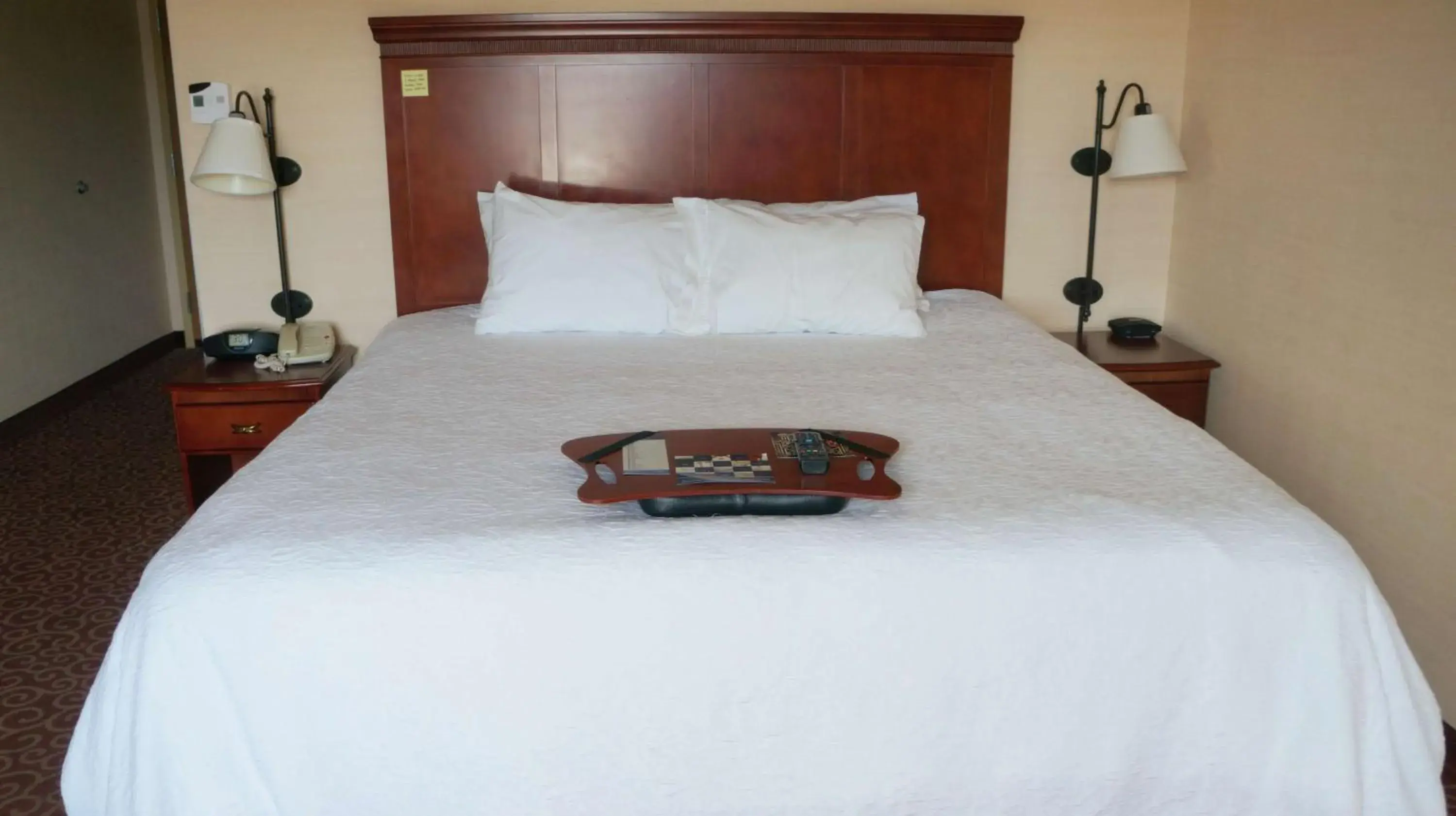 Bed in Hampton Inn & Suites Kingman Bed in Hampton Inn & Suites Kingman
