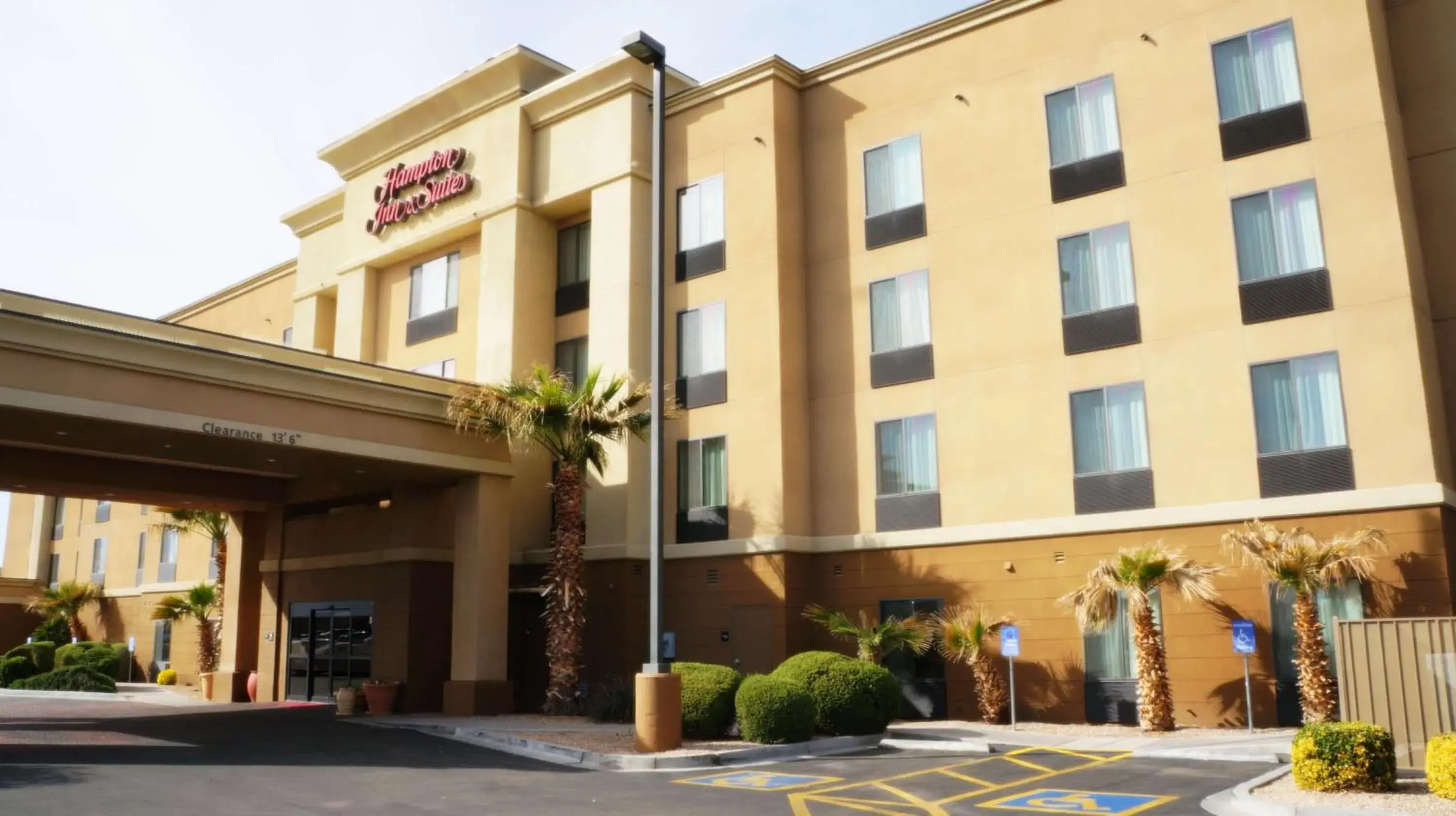 Property building in Hampton Inn & Suites Kingman Property building in Hampton Inn & Suites Kingman