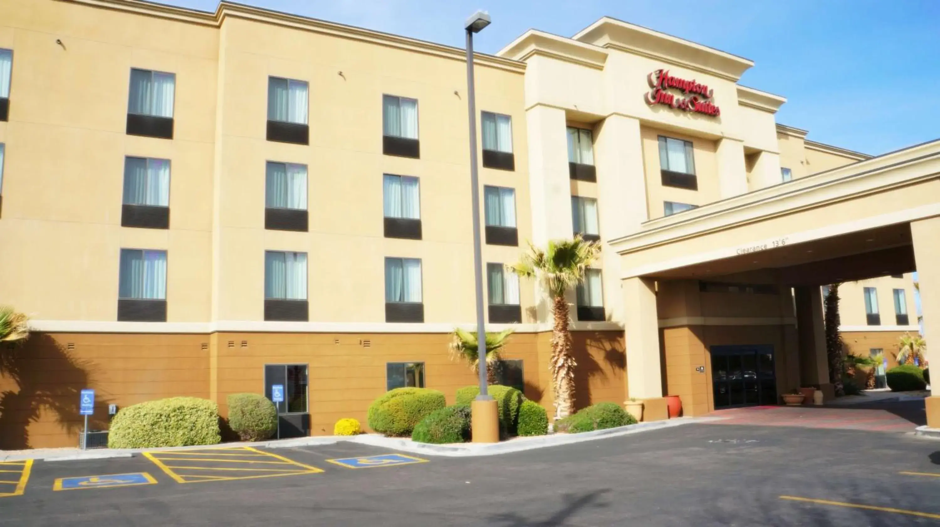 Property building in Hampton Inn & Suites Kingman Property building in Hampton Inn & Suites Kingman
