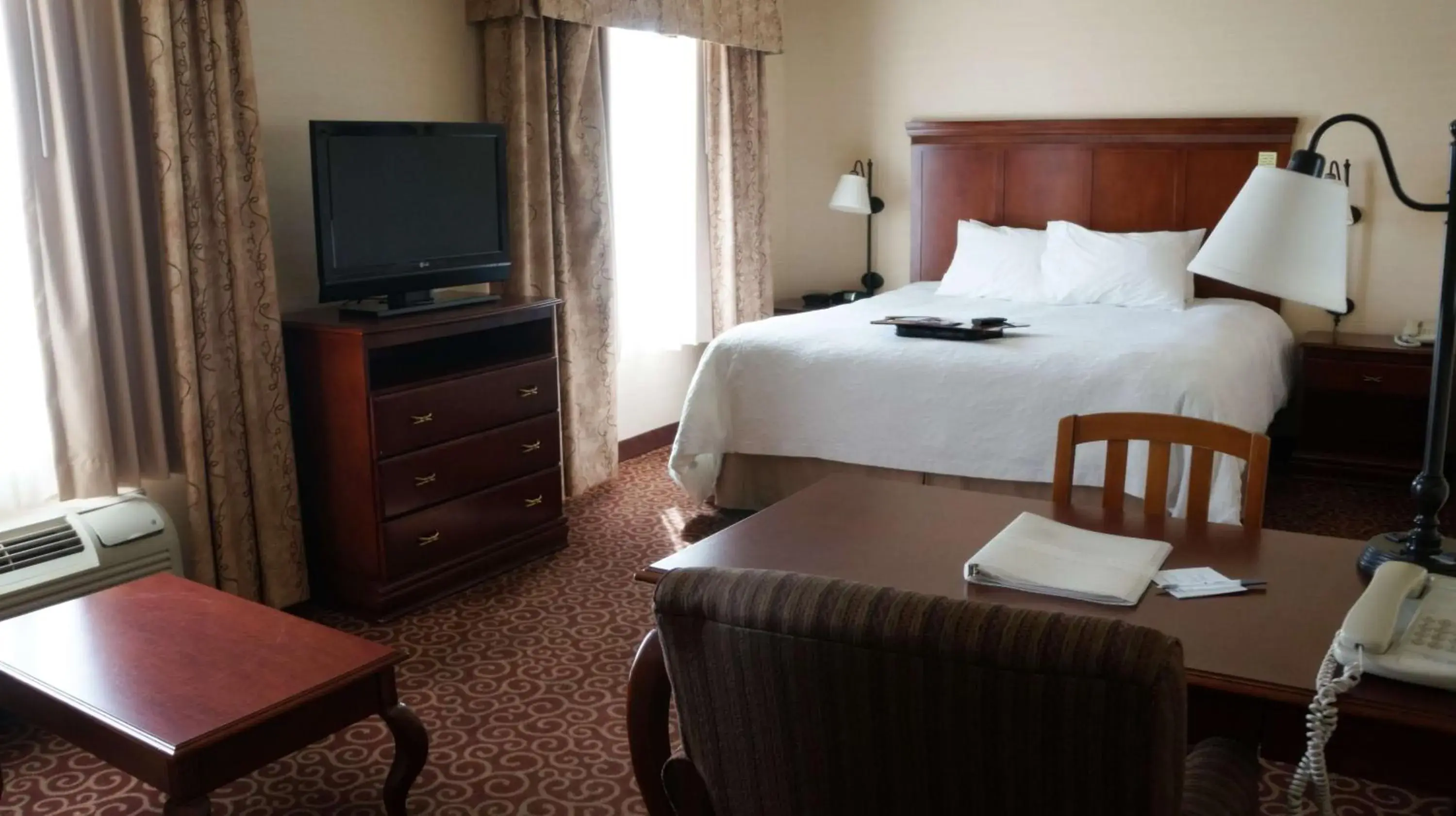 Bed in Hampton Inn & Suites Kingman Bed in Hampton Inn & Suites Kingman
