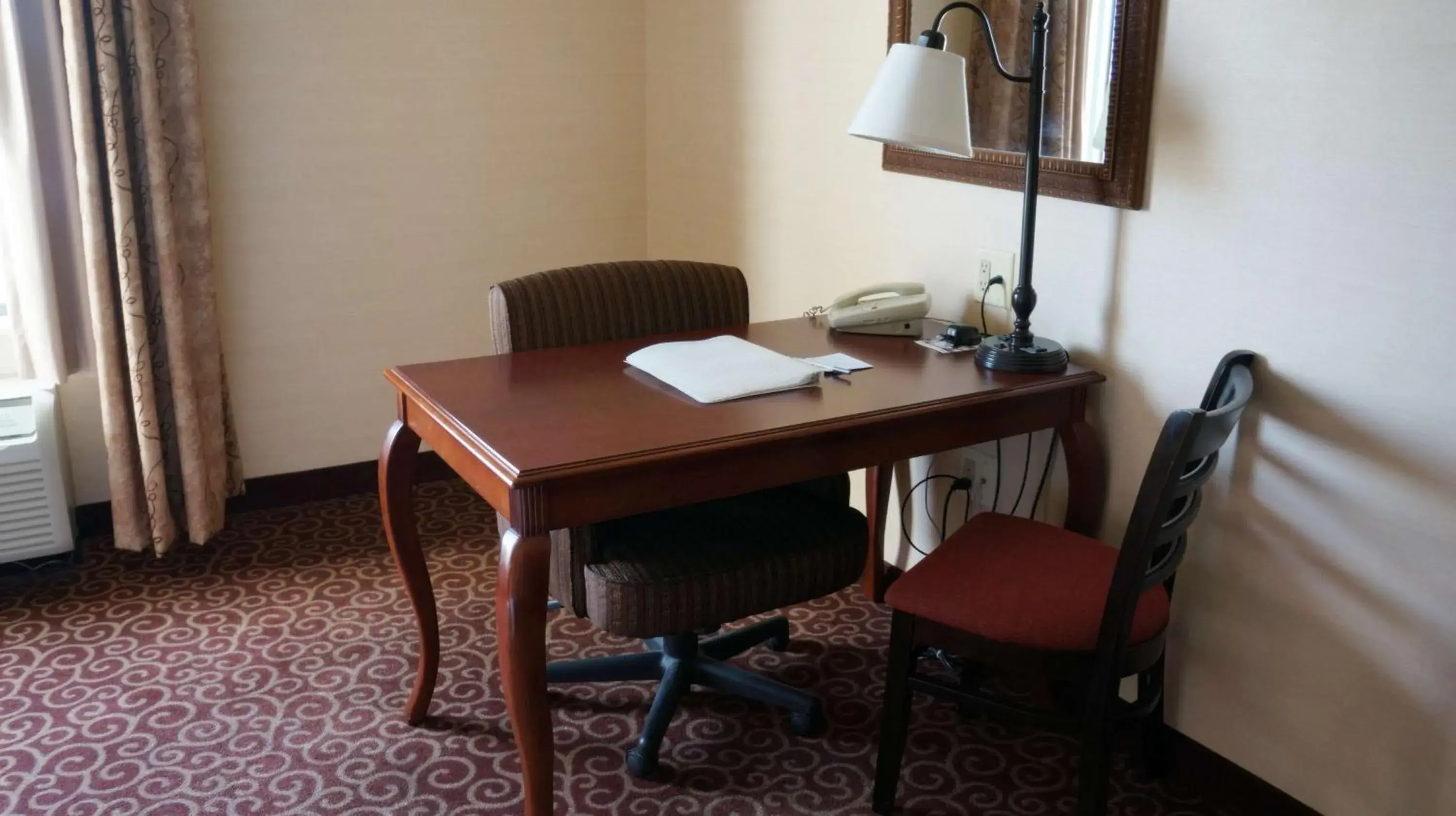 Bed in Hampton Inn & Suites Kingman Bed in Hampton Inn & Suites Kingman