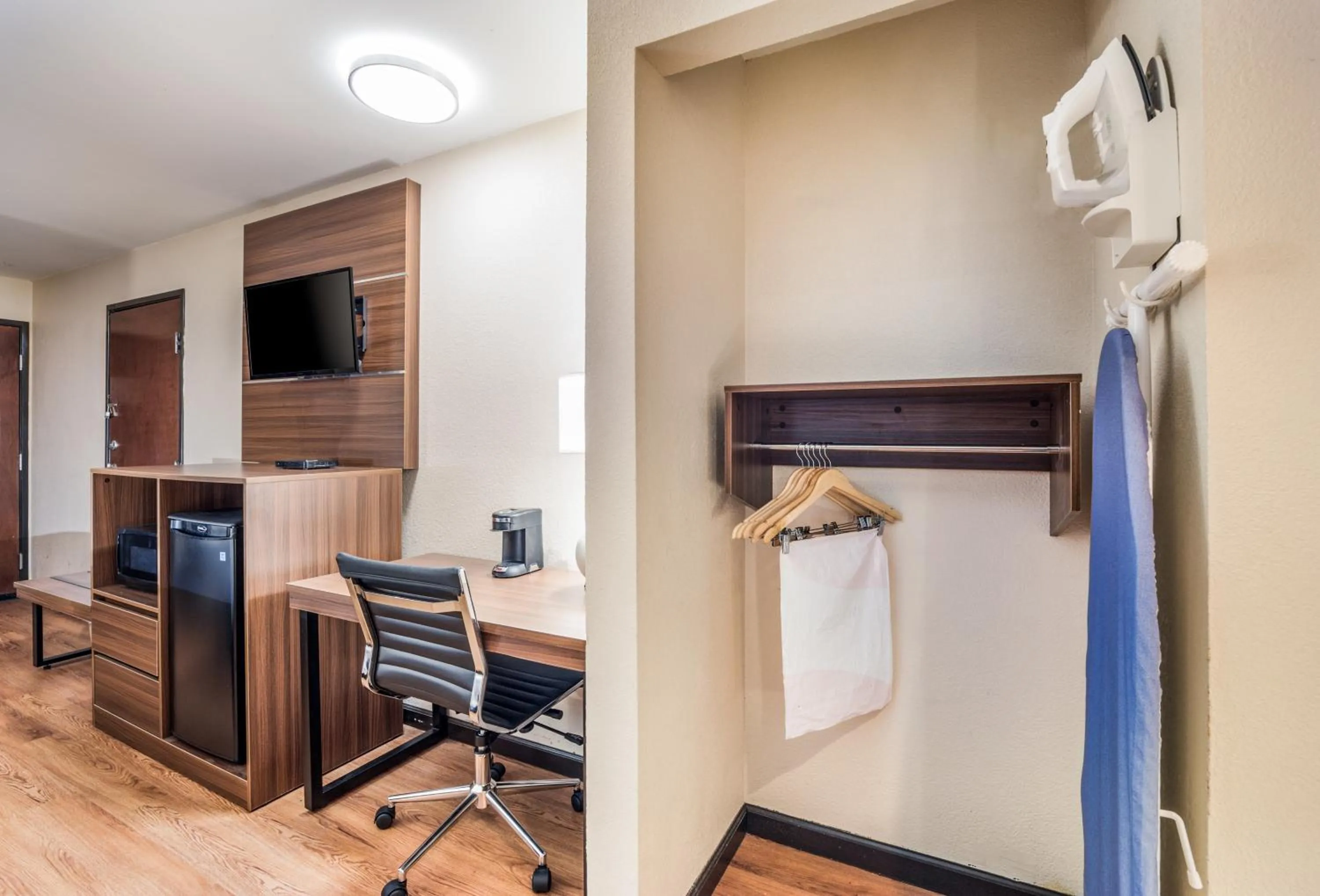 TV and multimedia in Quality Inn & Suites Augusta Fort Gordon Area