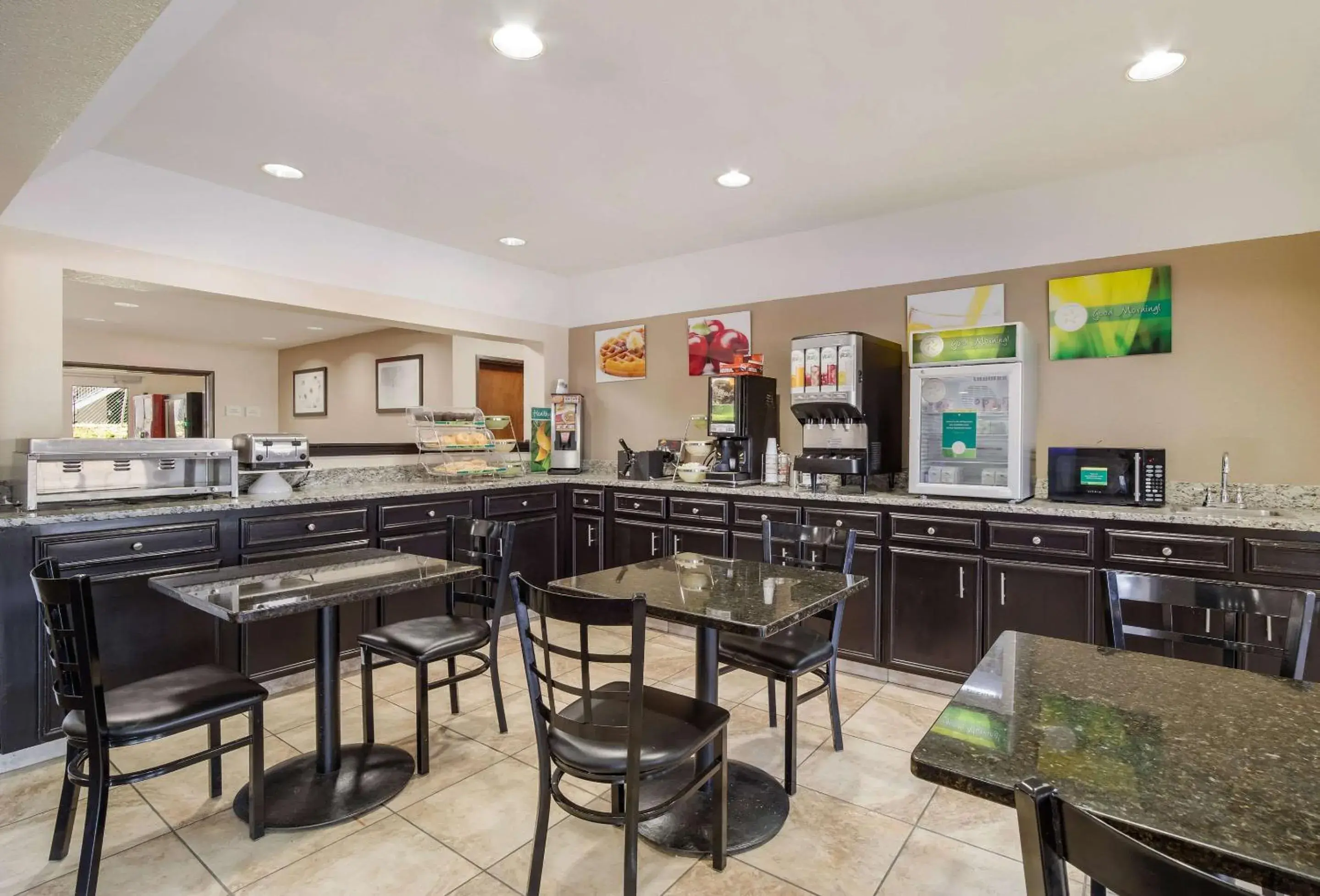 Breakfast in Quality Inn & Suites Augusta Fort Gordon Area Breakfast in Quality Inn & Suites Augusta Fort Gordon Area