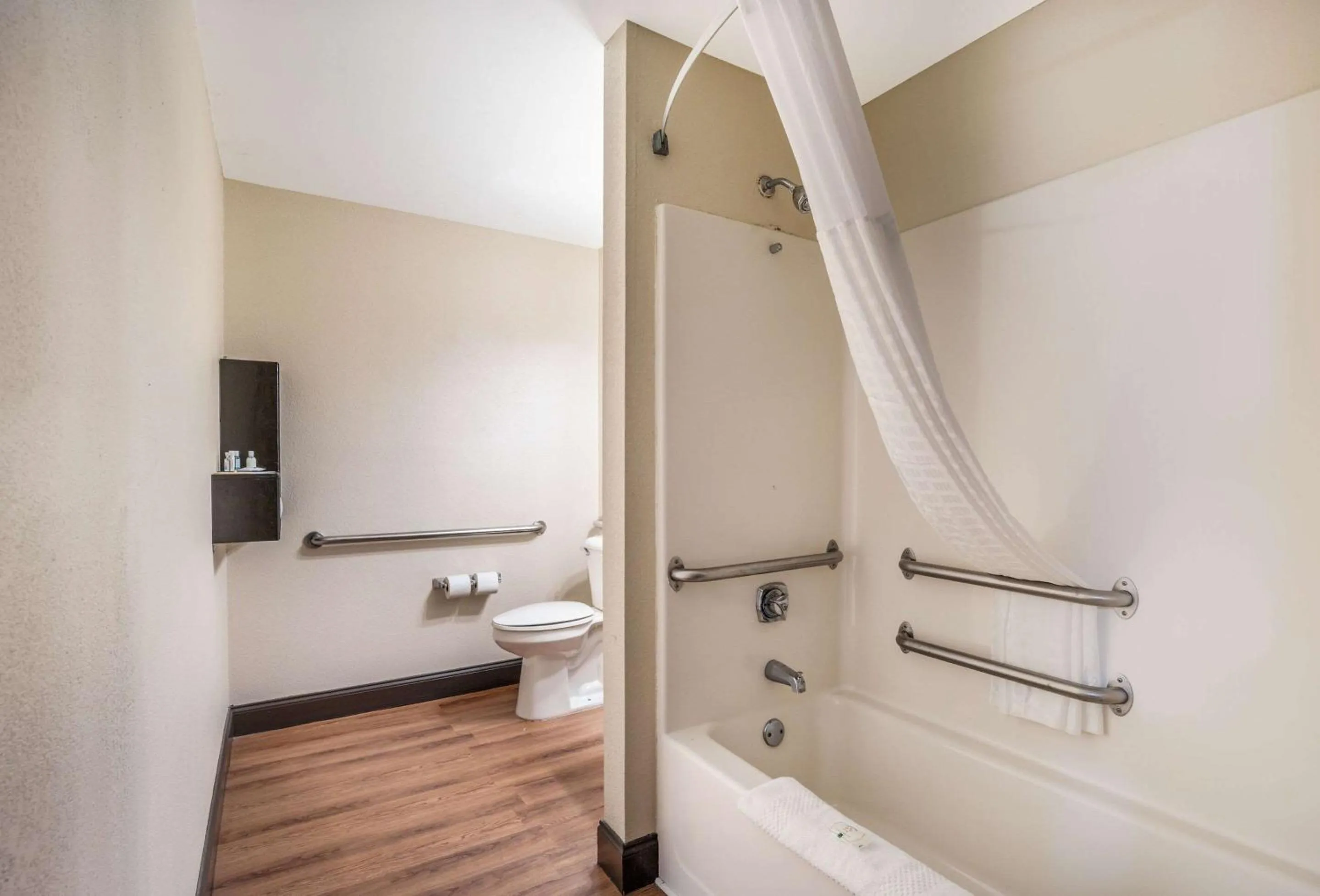 Bedroom in Quality Inn & Suites Augusta Fort Gordon Area